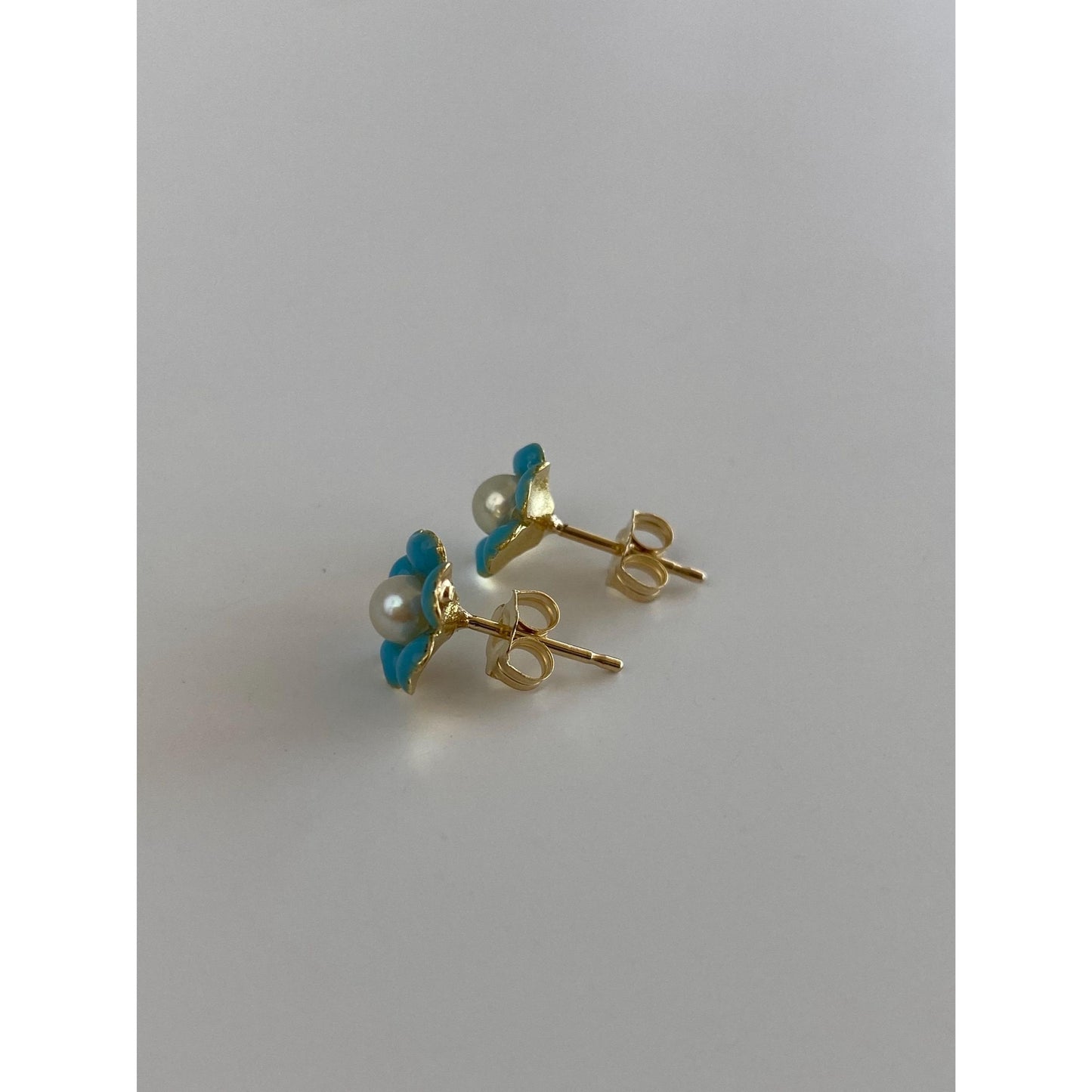 Vintage Solid 14k Yellow Gold Pearl Blue Enamel Flower Stud Earrings