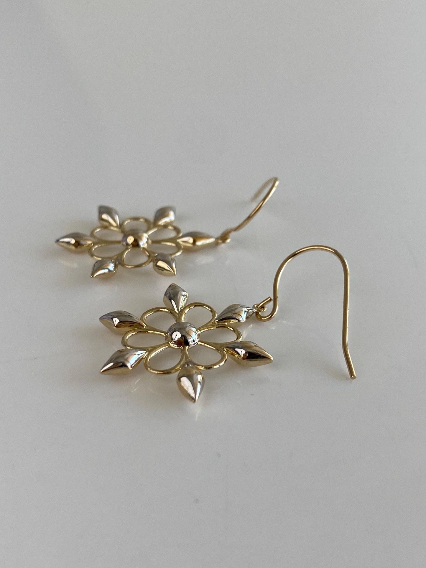 Vintage 14k White & Yellow Gold Open Work Flower Dangle Earrings