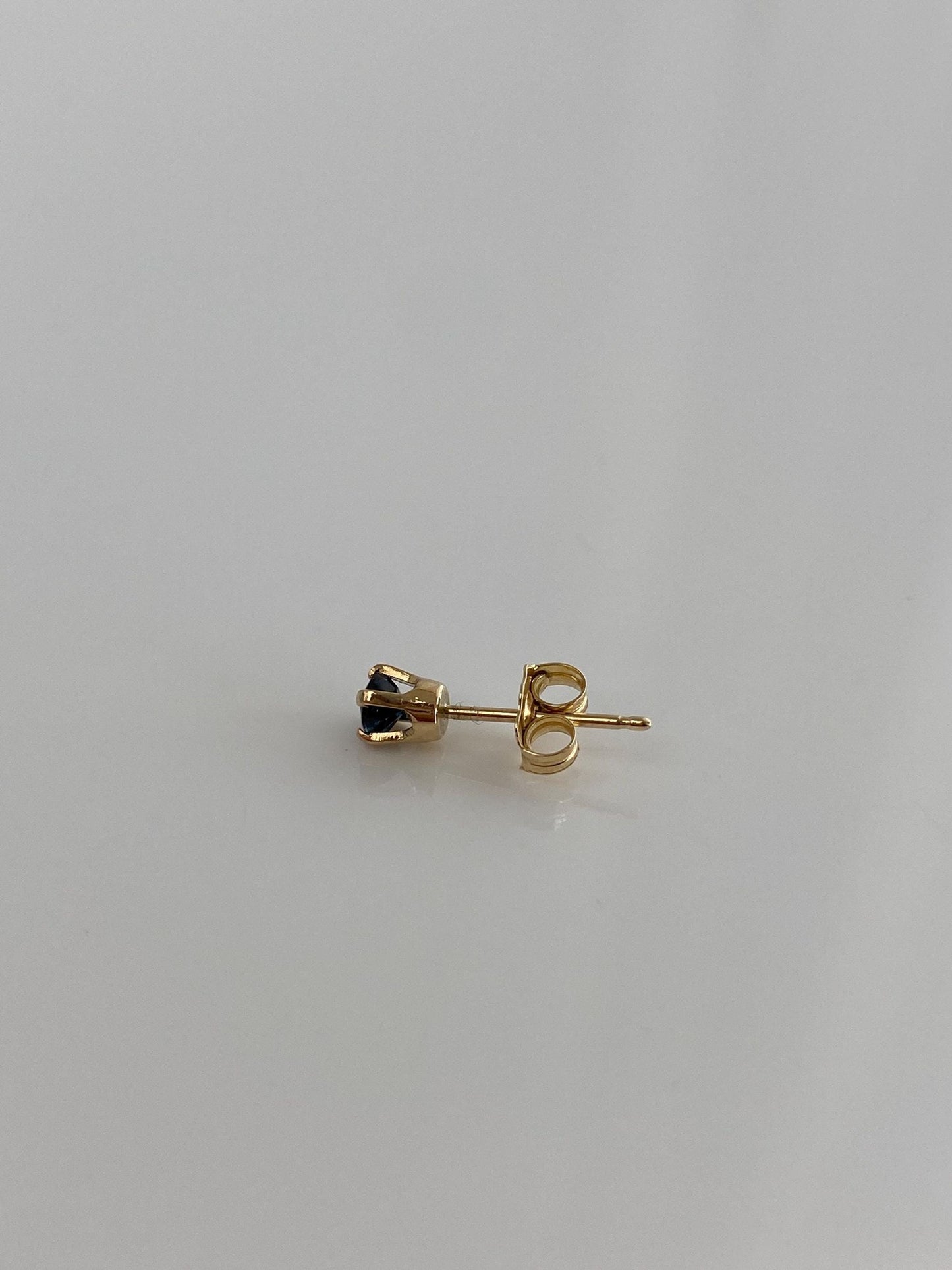 Vintage Solid 14k Yellow Gold SINGLE Blue Sapphire Stud Earring