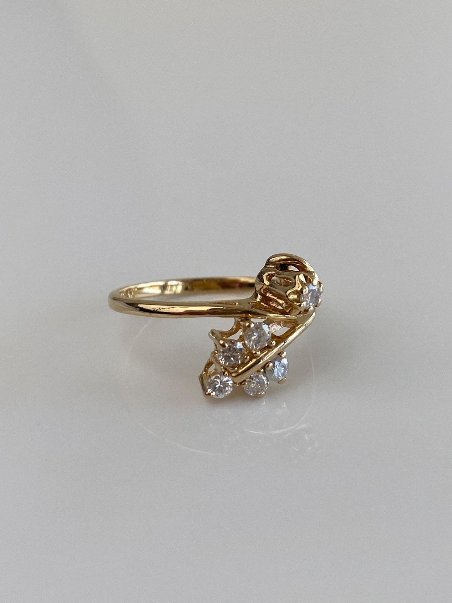 Vintage Solid 14k Yellow Gold Diamond Design Ring - Size 5.25