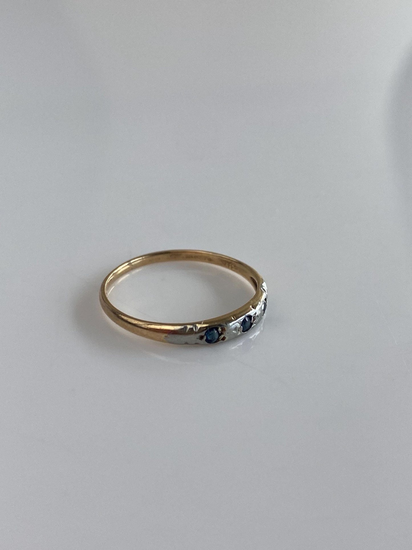 Vintage Solid 14k White & Yellow Gold Blue Spinel Ring Band - Size 5.25