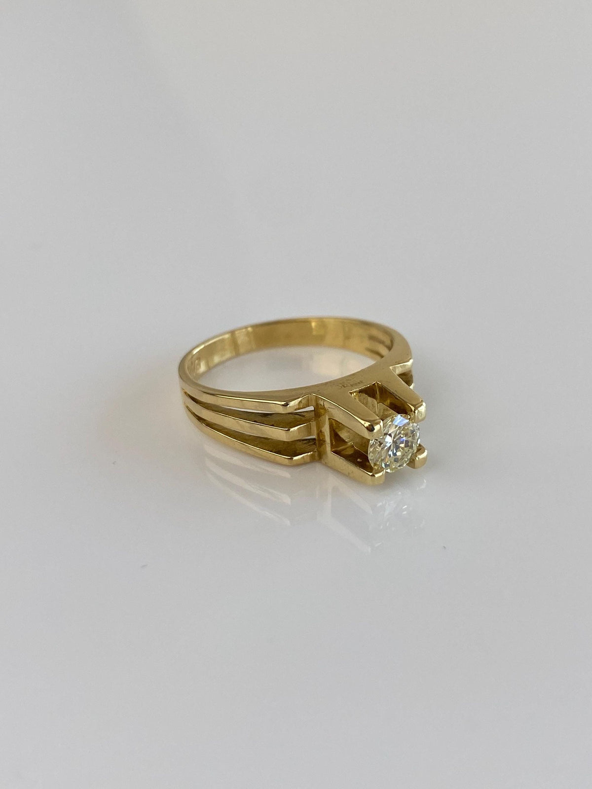 Vintage Solid 18k Yellow Gold Diamond Lined Ring - Size 7