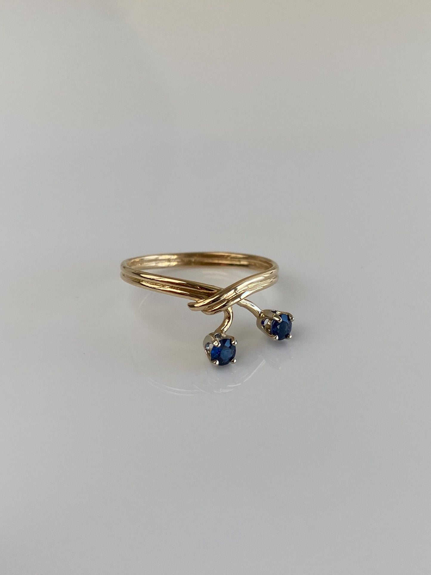 Vintage Solid 14k Yellow Gold Blue Spinel Tie Ring - Size 5.75