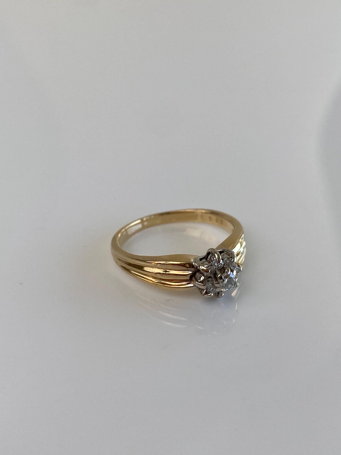 Vintage Solid 14k Yellow Gold Diamond Flower Ring - Size 7