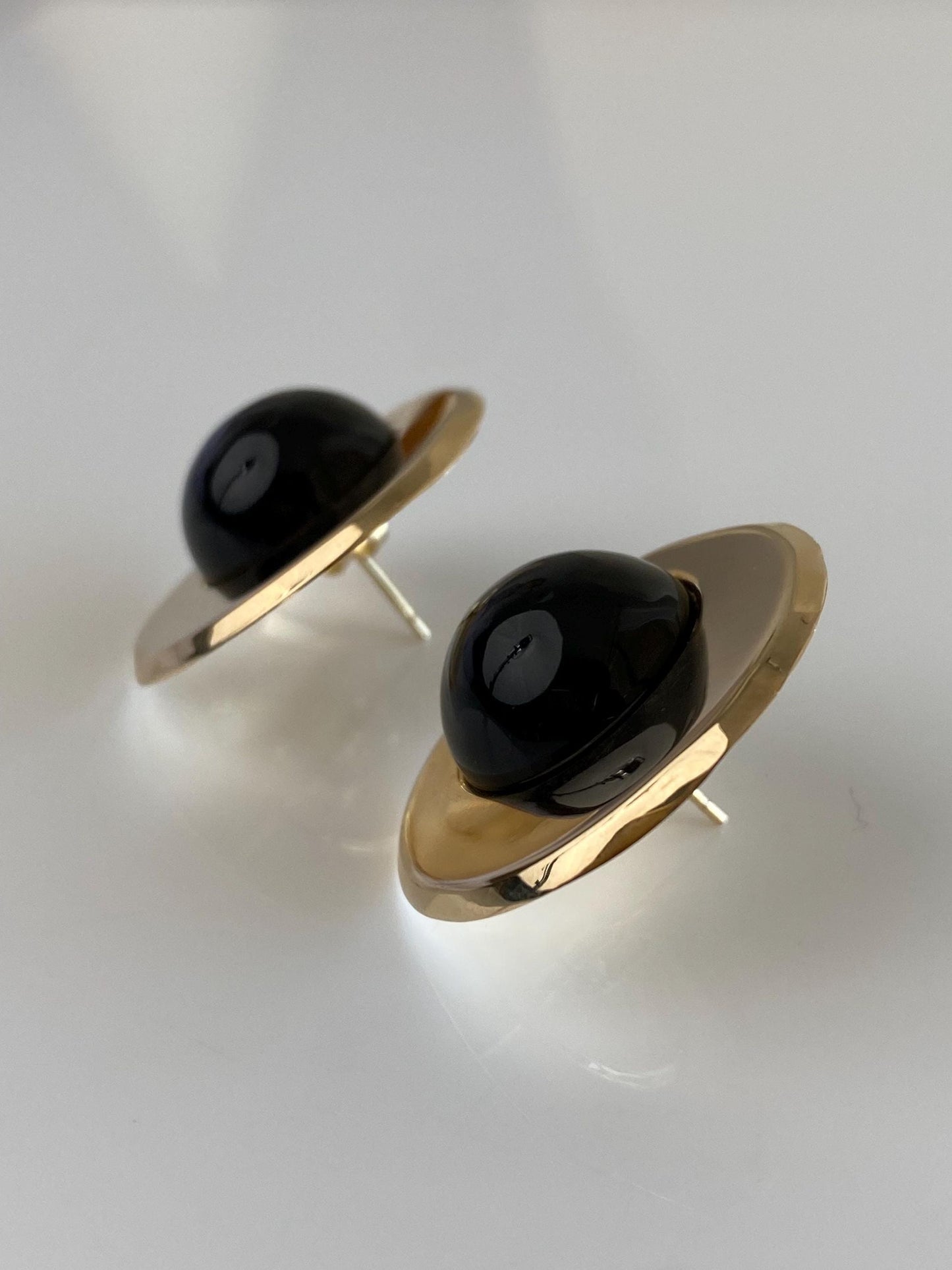 Vintage Solid 14k Yellow Gold Black Onyx Cabochon Circle Drop Earrings