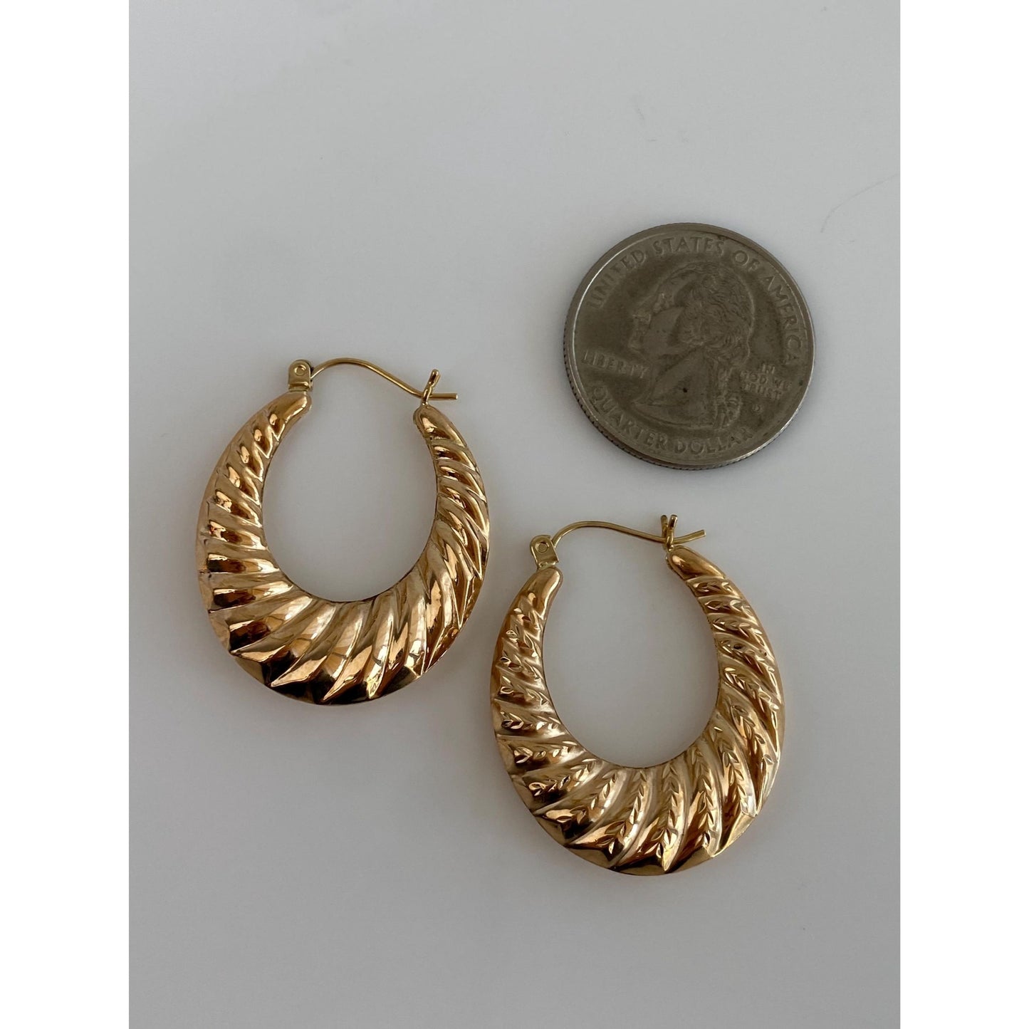 Vintage 14k Yellow Gold Diamond Cut Scalloped Hoop Earrings