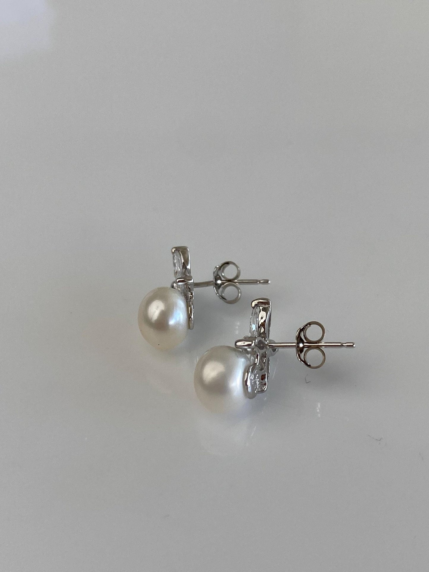 Vintage Solid 14k White Gold Clear Cubic Zirconia Flower Pearl Stud Earrings