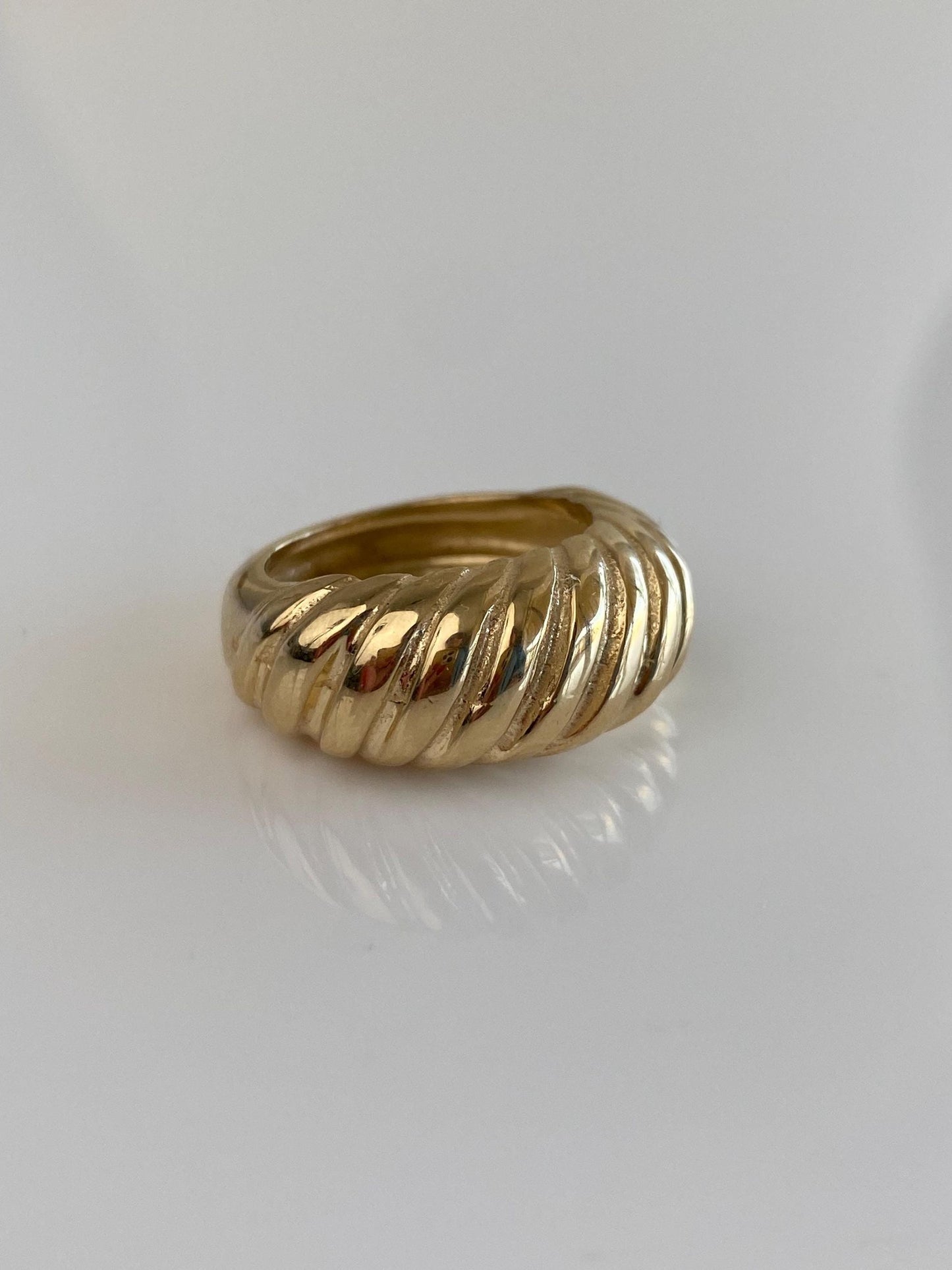 Solid 14k Yellow Gold Chunky Scalloped Ring - Size 5.5-6