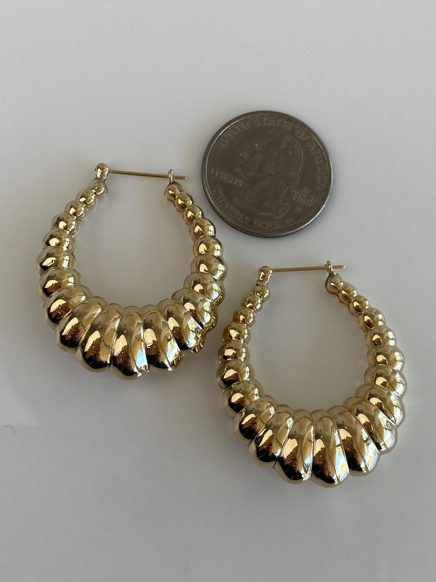 Vintage 14k Yellow Gold Chunky Scalloped Oval Hoop Earrings