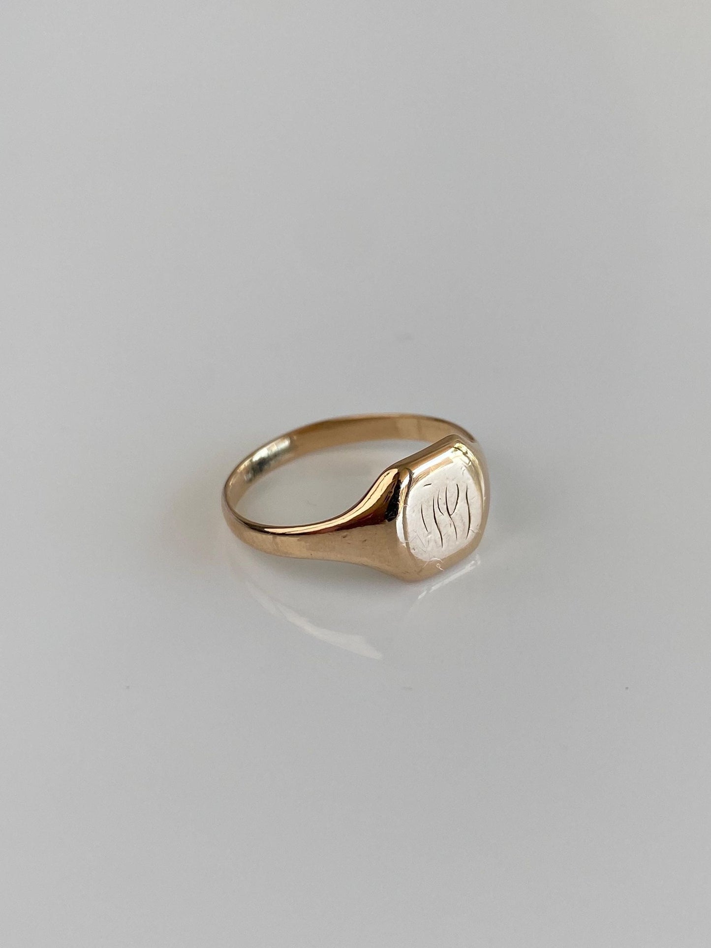 Vintage Solid 10k Rosey Gold Designed Signet Ring - Size 5