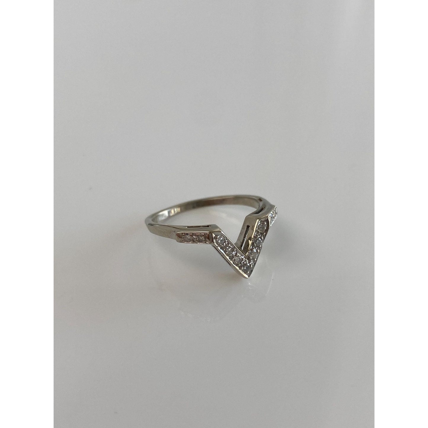 Vintage Solid 14k White Gold Diamond Chevron Ring - Size 5.5