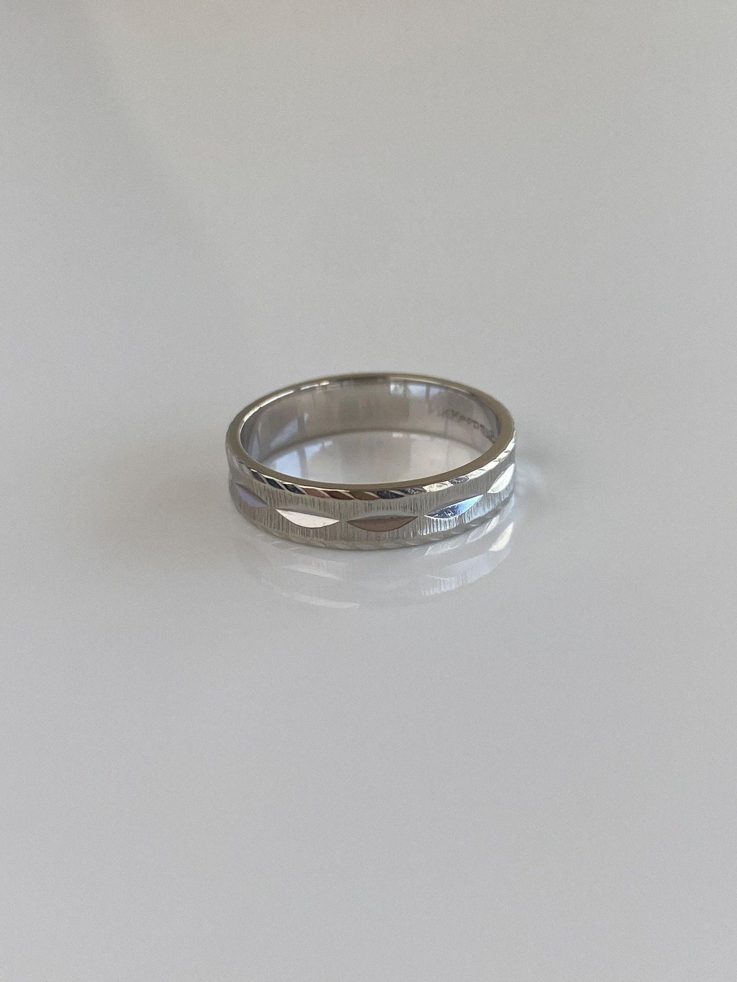 Vintage Solid 14k White Gold Diamond Cut Ring Band - Size 4.75