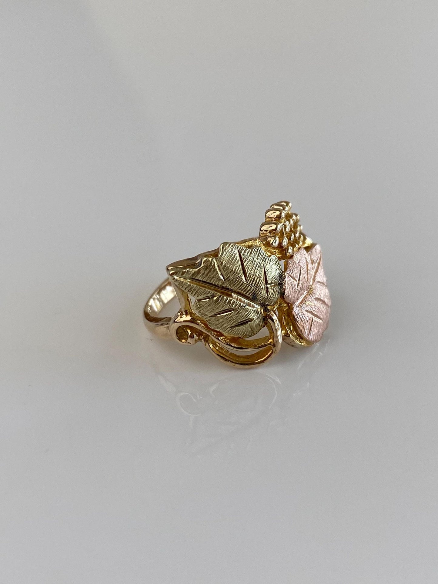 Vintage Solid 10k Black Hills Gold Leaves Ring - Size 5.25