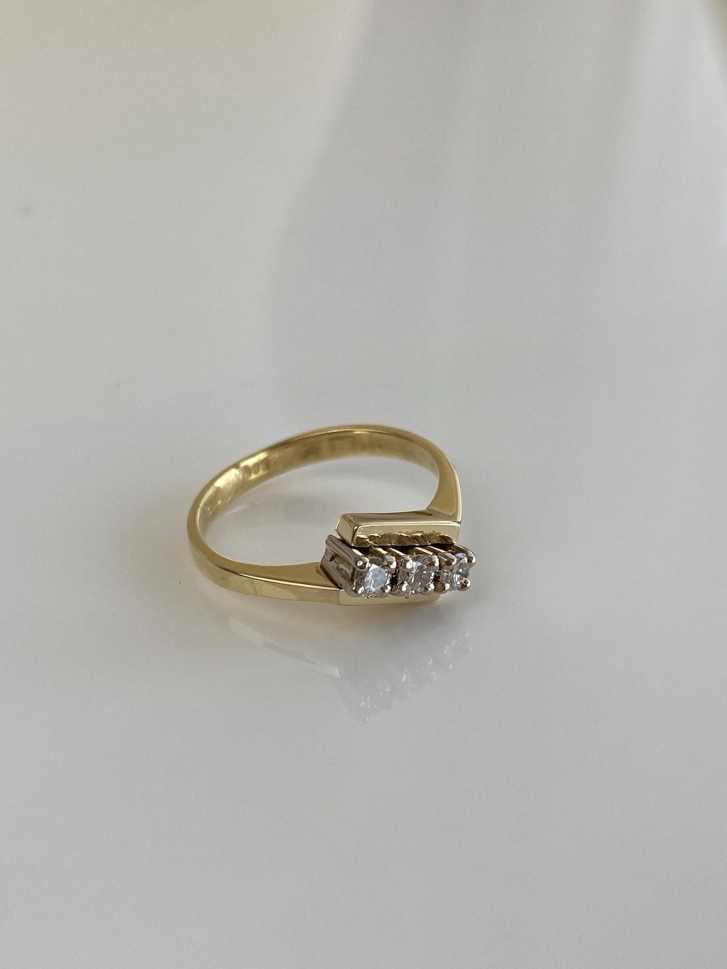 Vintage Solid 14k Yellow Gold Diamond Row Ring - Size 4.5