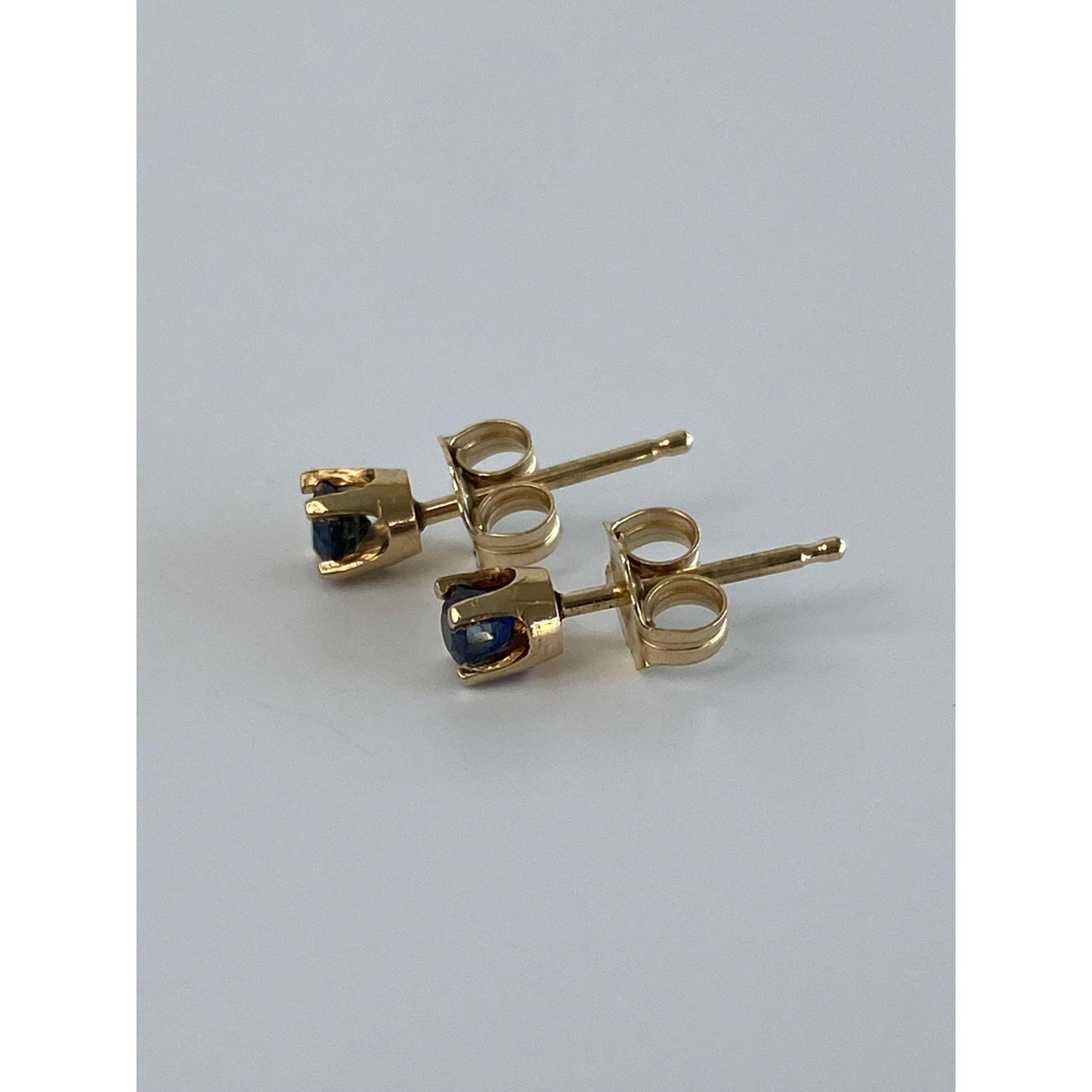 Vintage Solid 14k Yellow Gold Blue Spinel Stud Earrings