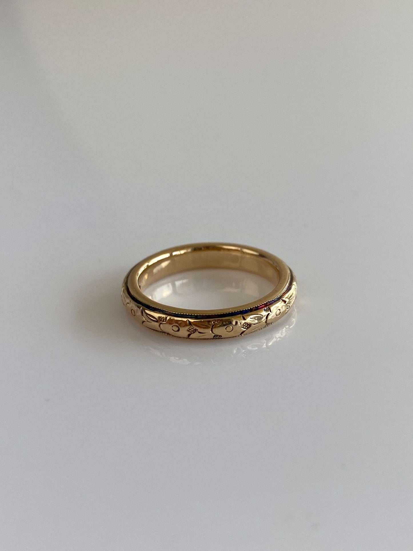 Vintage Solid 18k Yellow Gold Designed Ring Band - Size 4.25