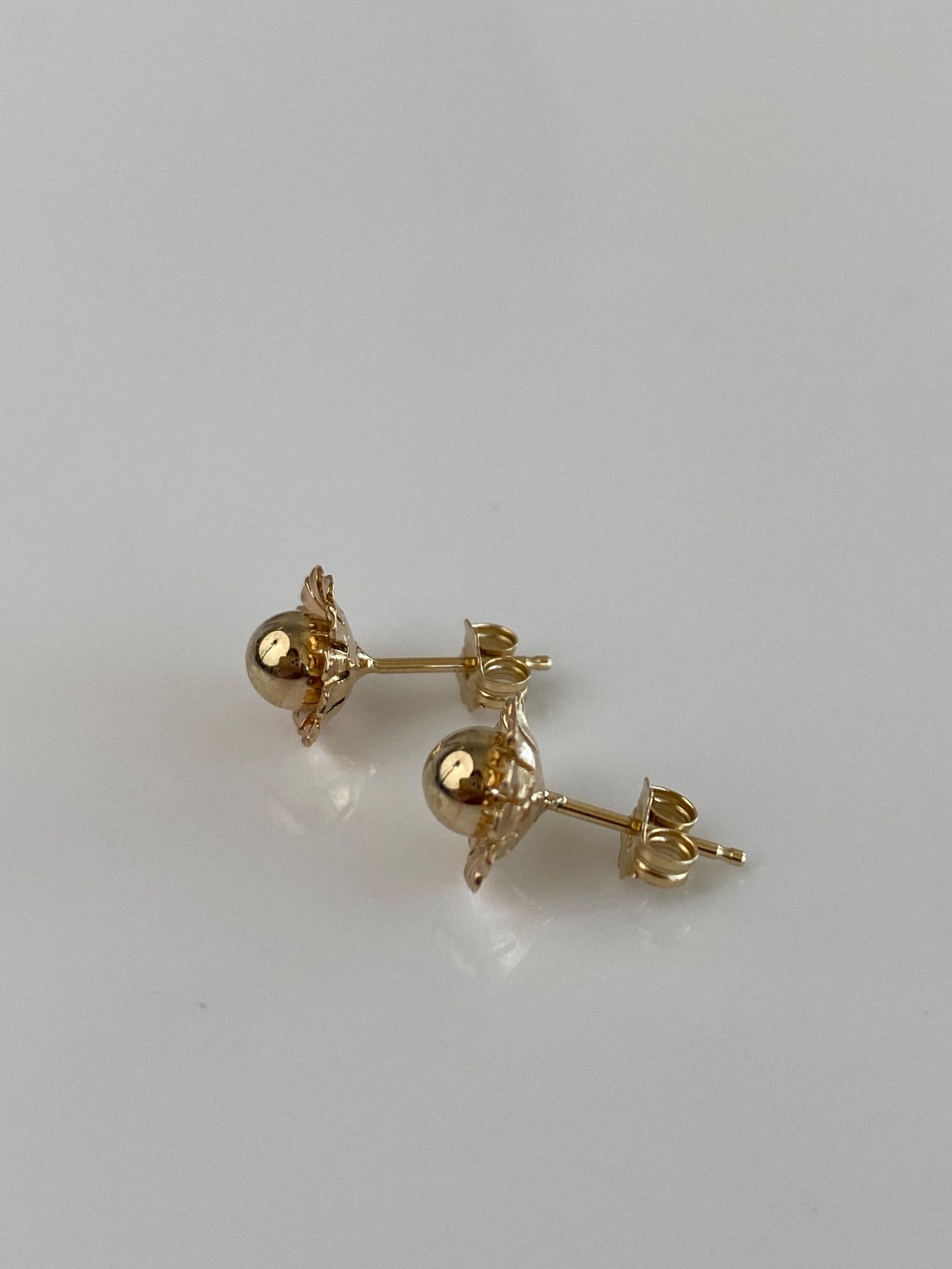 Vintage Solid 14k Yellow Gold Flower Stud Earrings