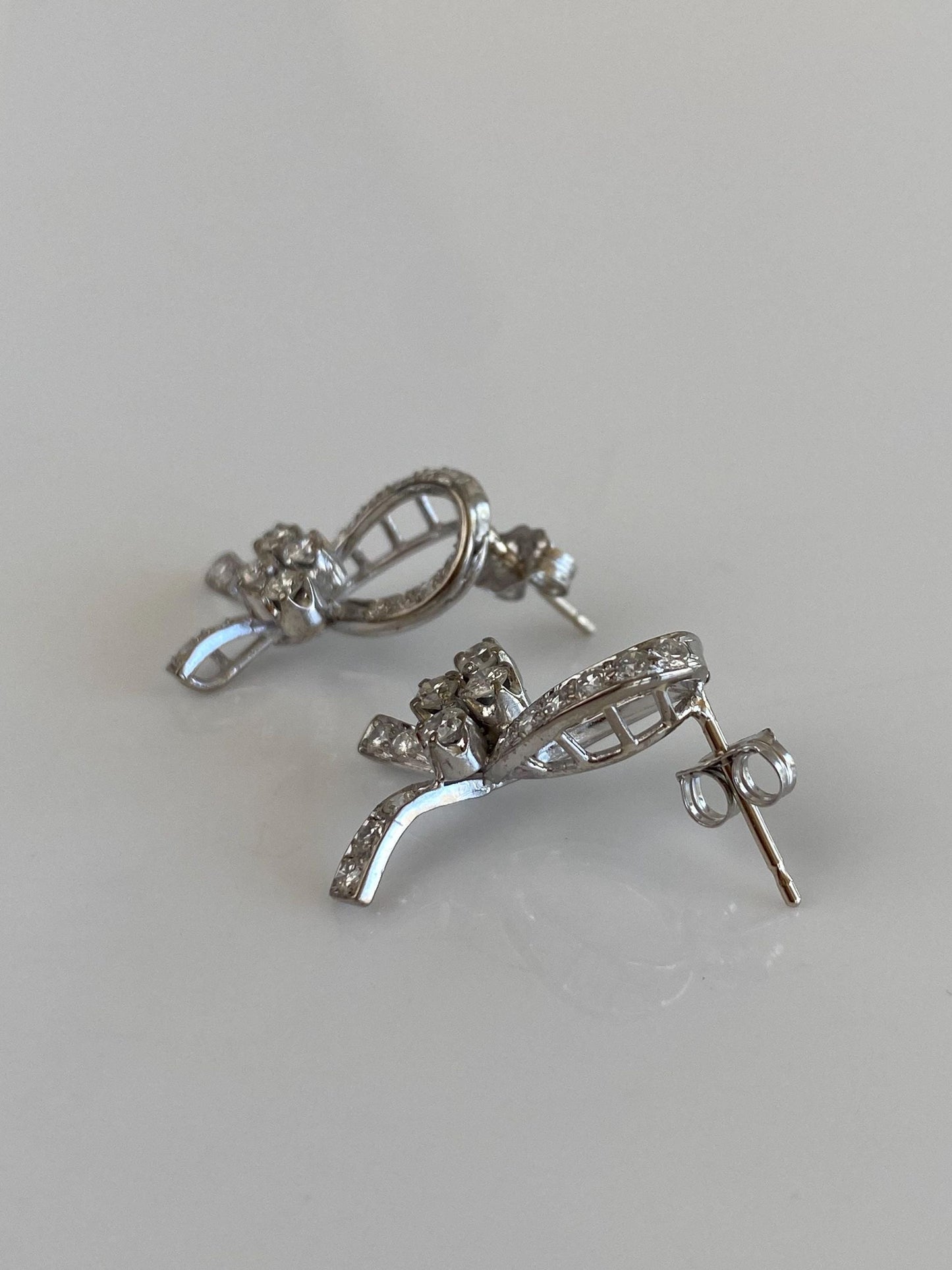 Vintage Solid 10k White Gold Diamonds Twist Ribbon Stud Earrings