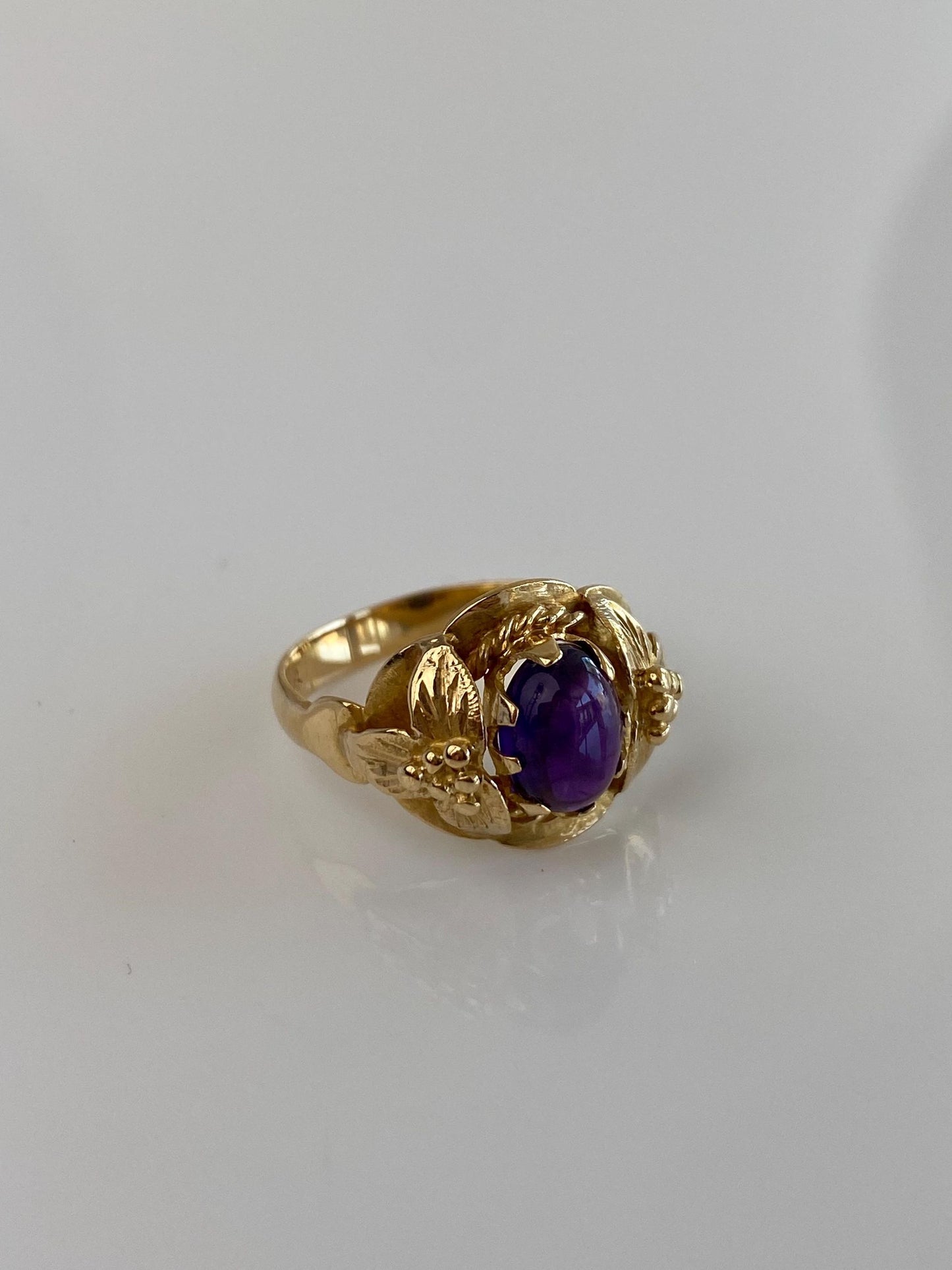 Vintage Solid 18k Yellow Gold Amethyst Leaves Design Ring - Size 6.75