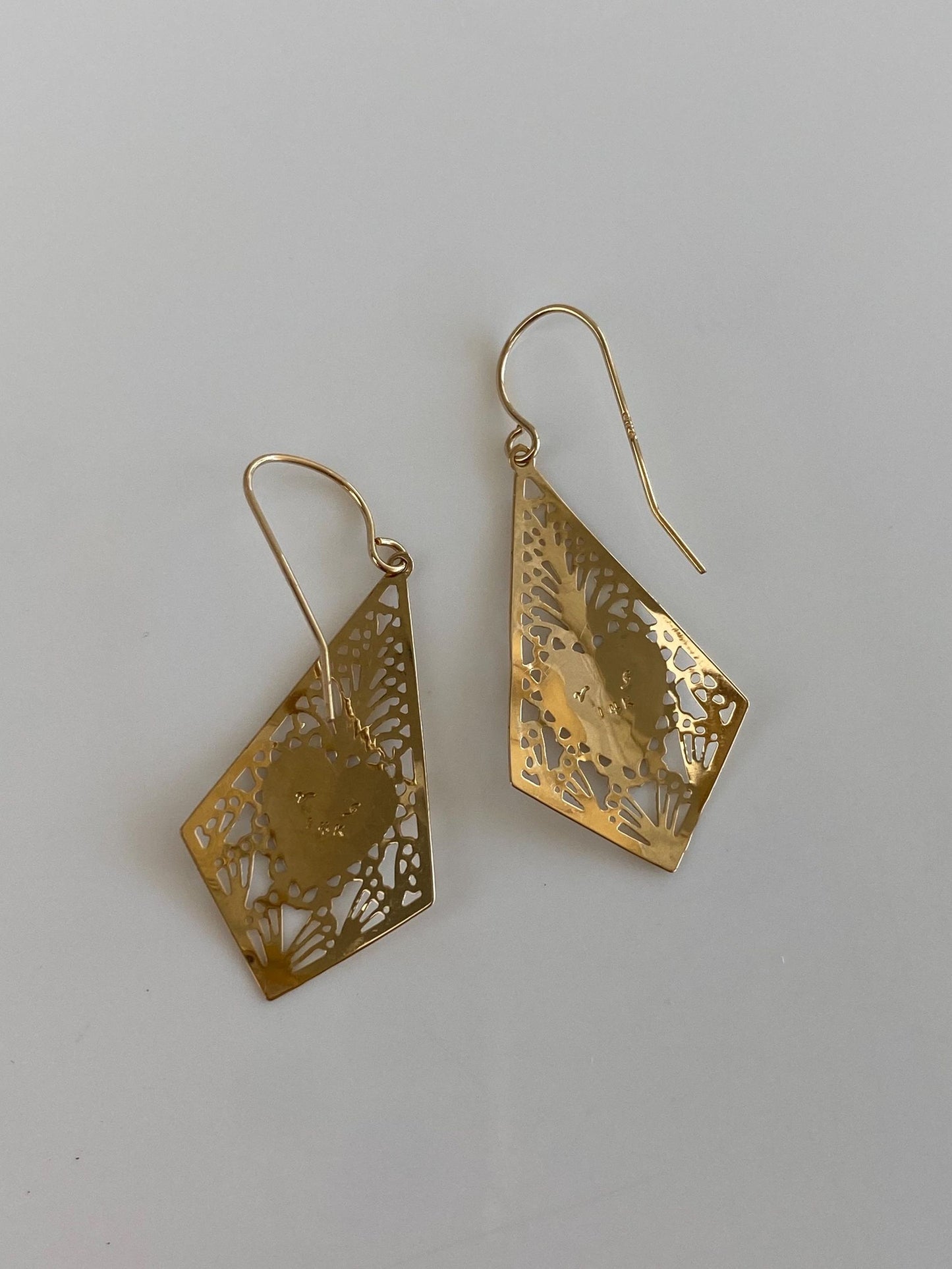 Vintage Solid 14k Yellow Gold Filigree Heart Dangle Earrings