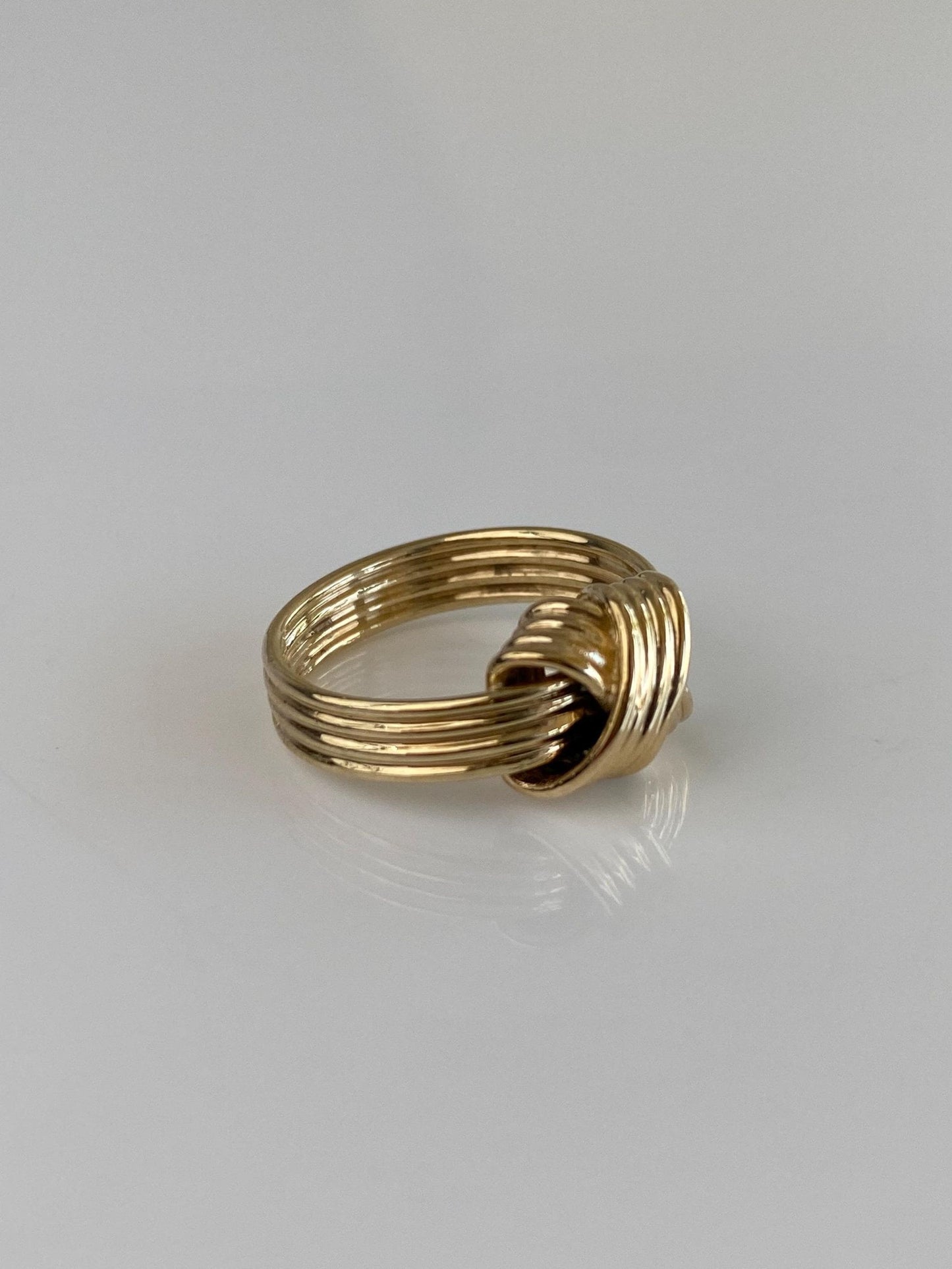 Vintage Solid 14k Yellow Gold Lined Knot Ring - Size 3.75-4