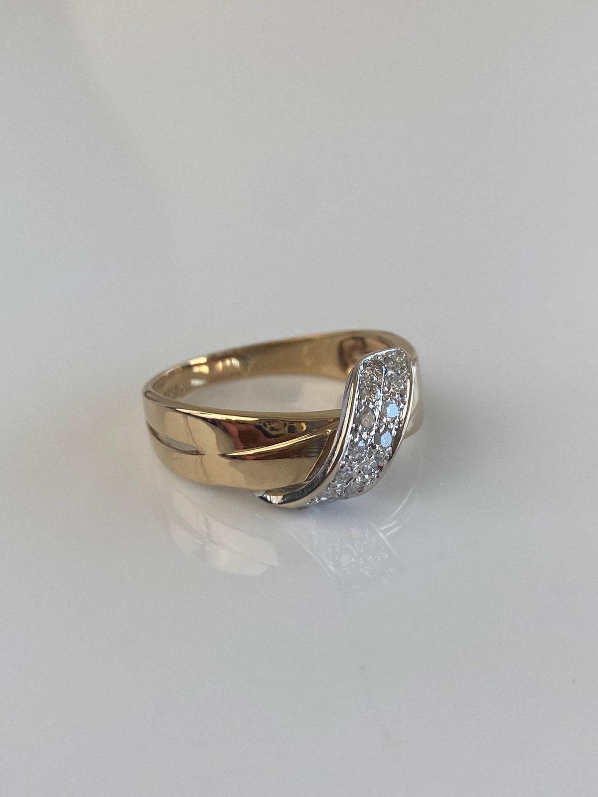 Vintage Solid 14k White & Yellow Gold Diamonds Twist Ring Band - Size 8.5