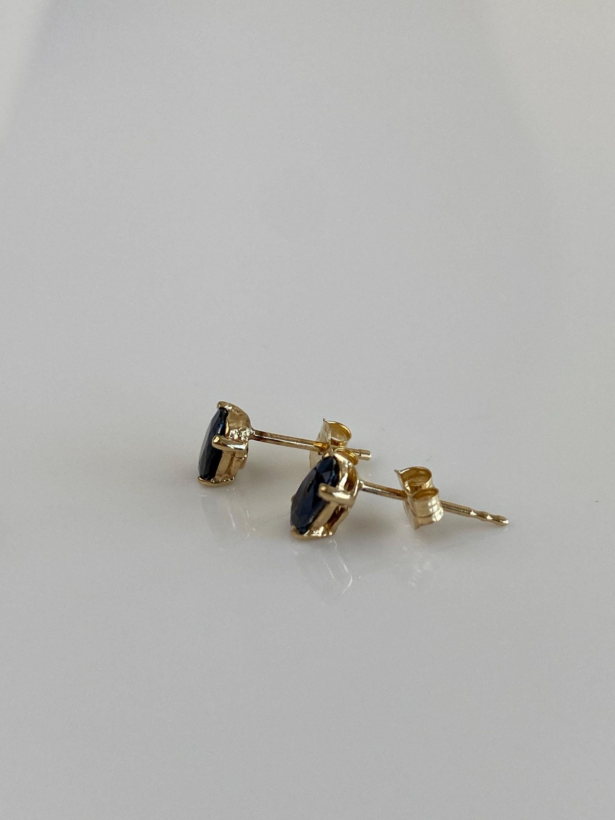 Vintage Solid 14k Yellow Gold Dark Blue Spinel Stud Earrings