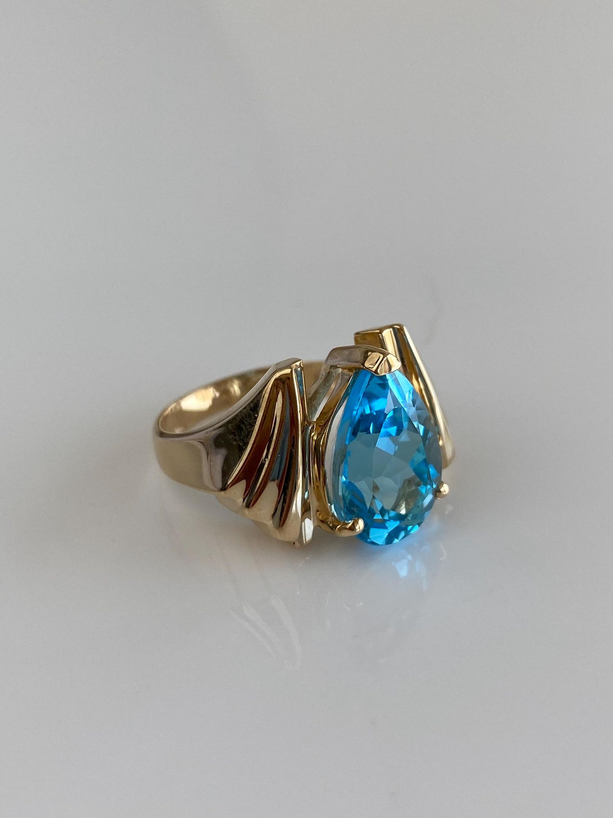 Vintage Solid 14k Yellow Gold Scalloped Topaz Teardrop Ring - Size 6.75