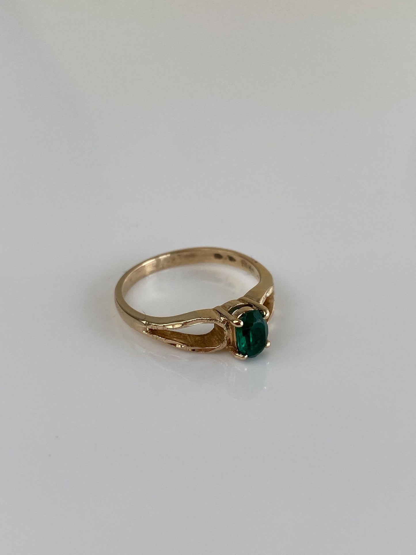 Vintage Solid 14k Yellow Gold Green Cubic Zirconia Ring - Size 6
