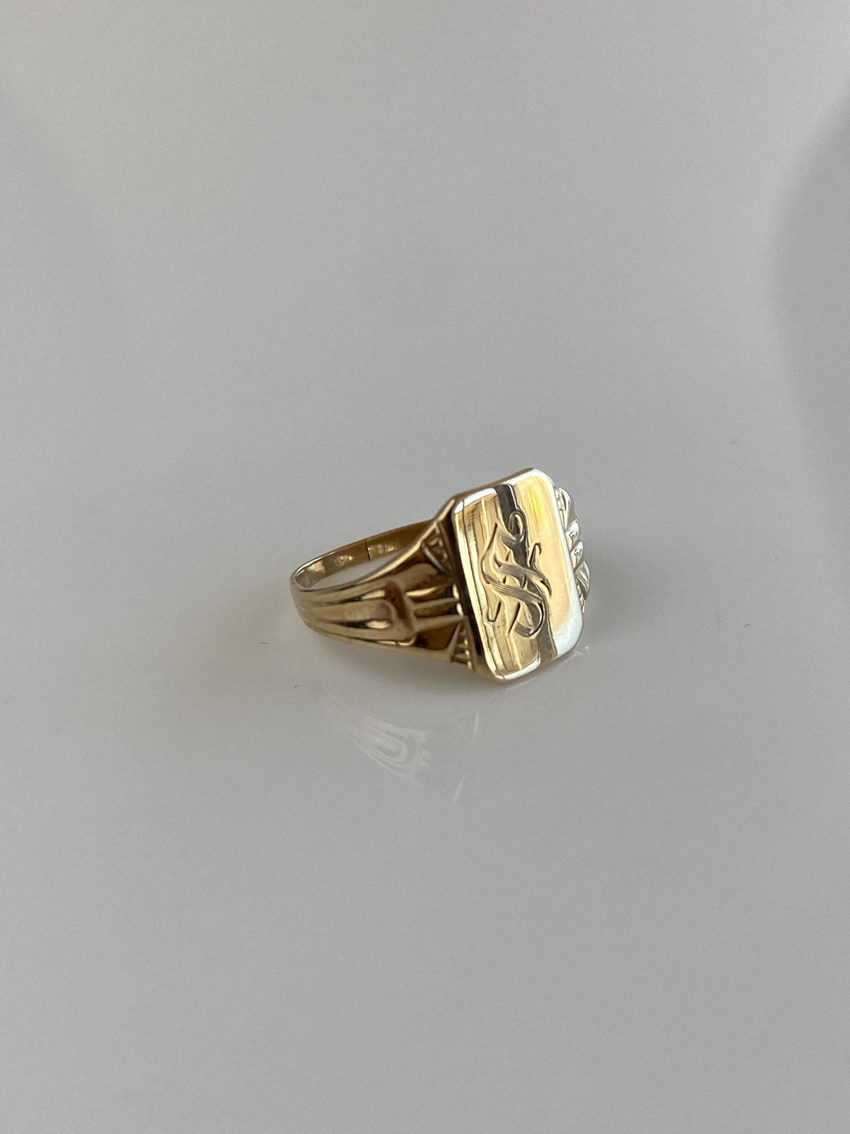 Vintage Solid 10k Yellow Gold Initial S Baby Signet Midi Ring - Size 1.5