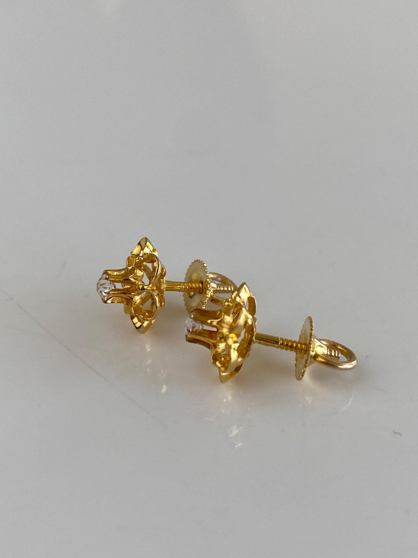 Vintage Solid 14k Yellow Gold Clear Spinel Flower Stud Earrings