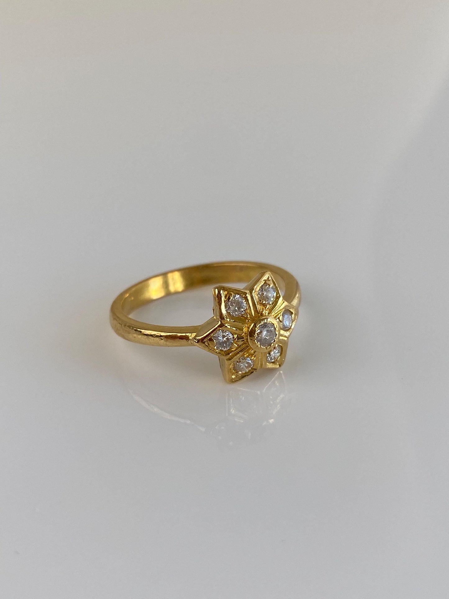 Vintage Solid 22k Yellow Gold Clear Cubic Zirconia Flower Ring - Size 8