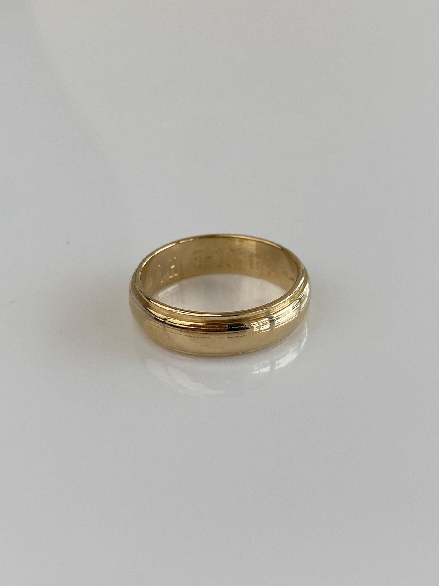 Tiffany & Co. Solid 14k Yellow Gold Lined Border Ring Band - Size 8.75