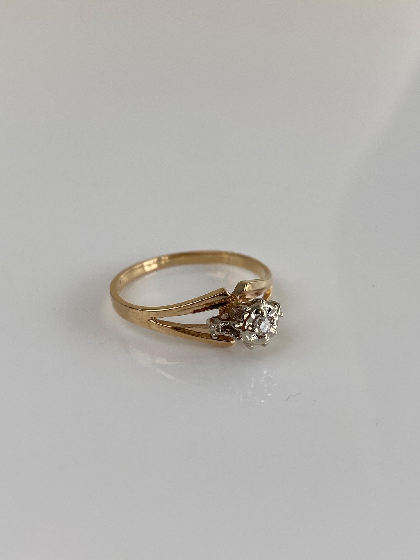 Vintage Solid 14k White & Yellow Gold Diamond Ring - Size 7