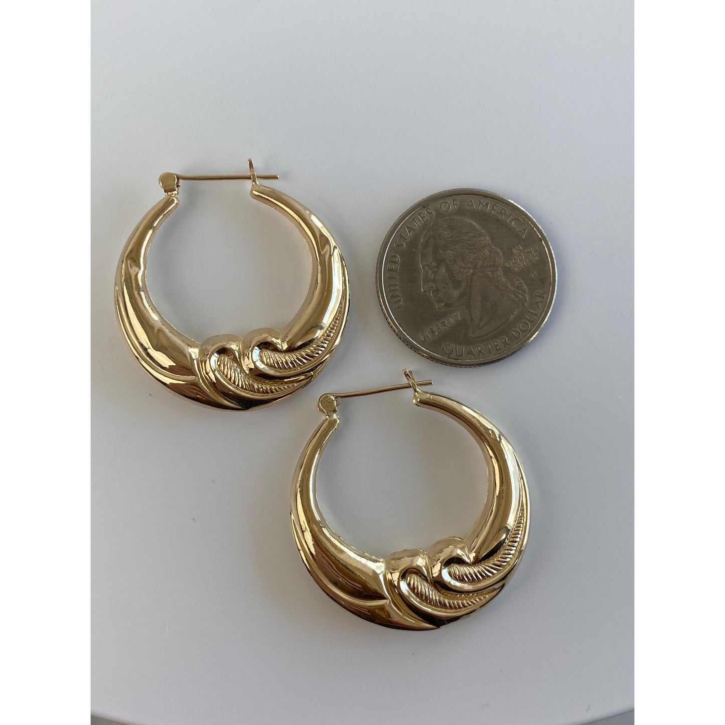 Vintage 14k Yellow Gold Scalloped Wave Hoop Earrings