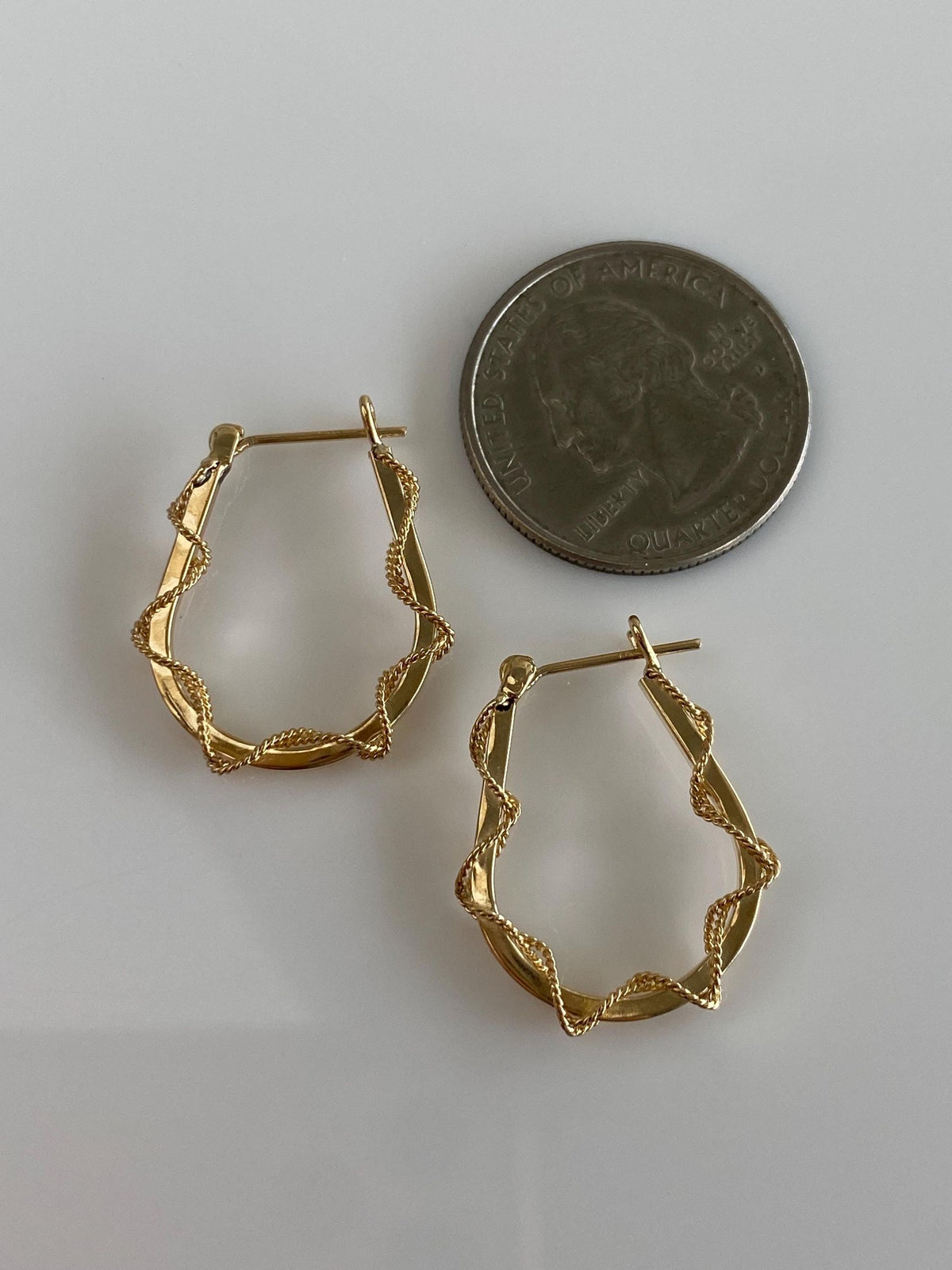 Vintage 14k Yellow Gold Rope Twist Straight Edge Hoop Earrings