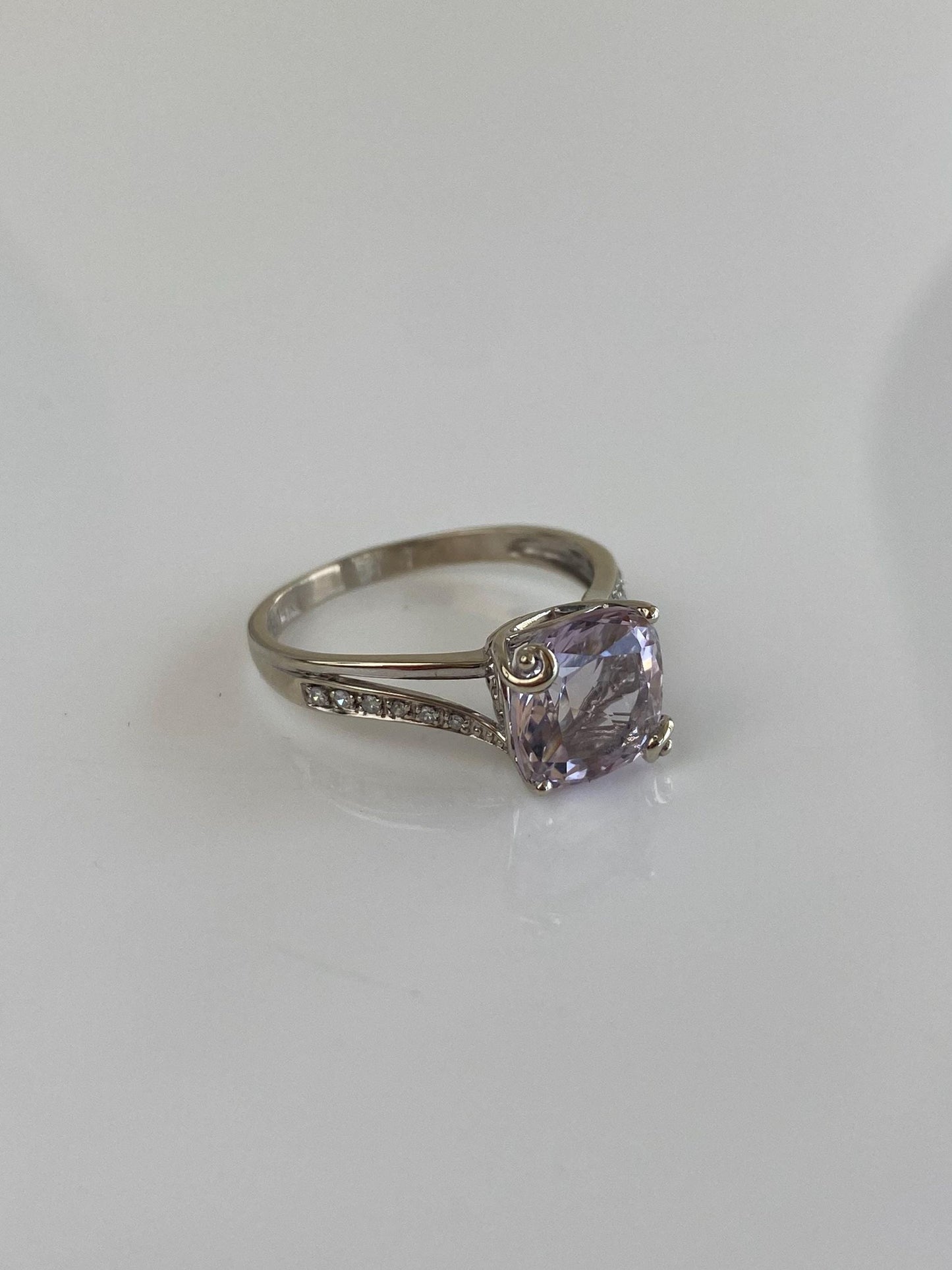 Vintage Solid 14k White Gold Light Purple Amethyst Clear Sapphire Ring - Size 8.25