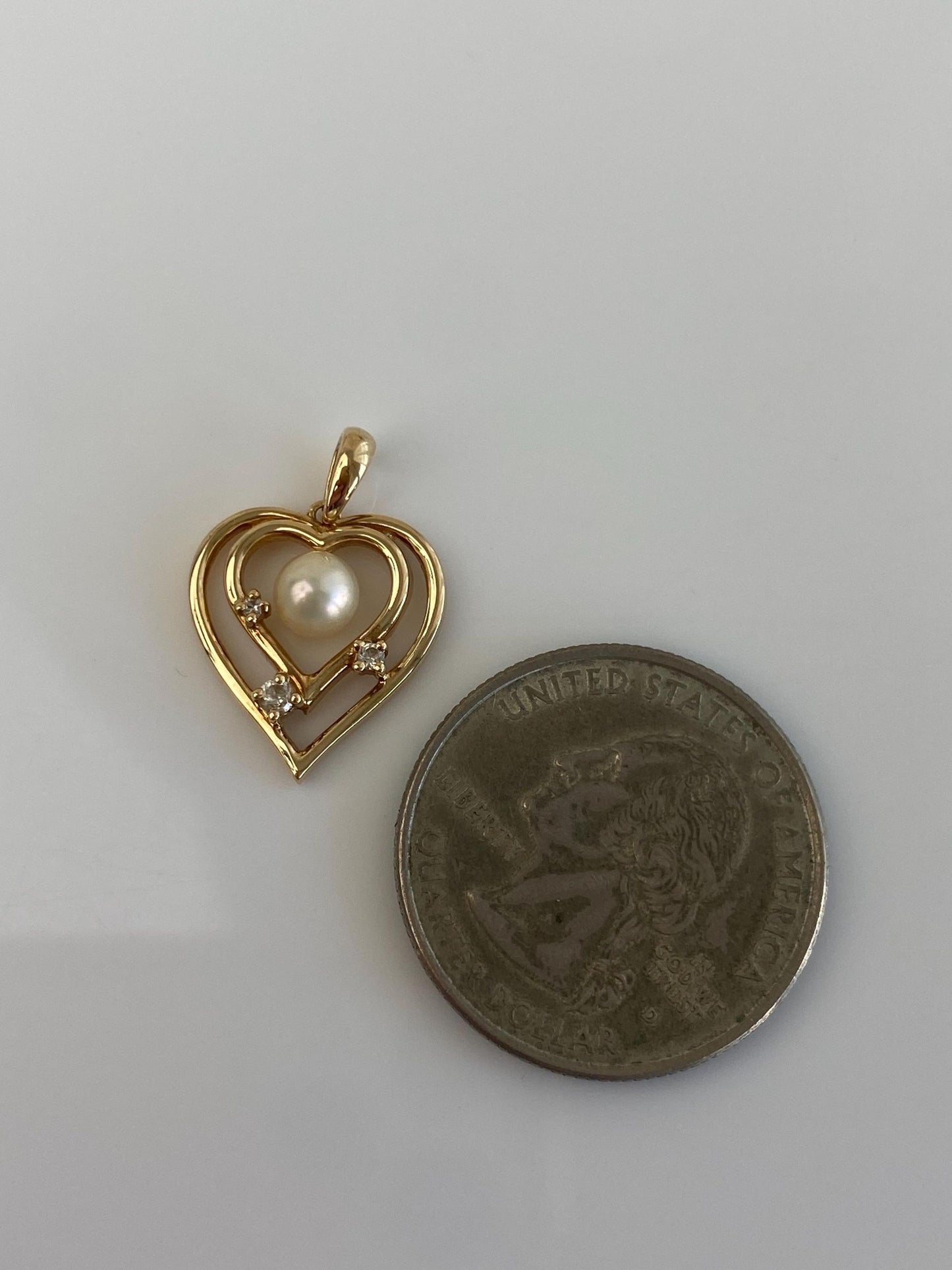 Vintage Solid 18k Yellow Gold Clear Cubic Zirconia Pearl Heart Charm