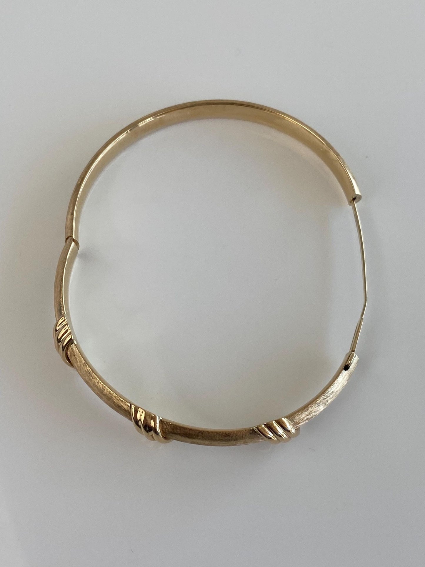 Vintage 14k Yellow Gold Satin Fluted Design Bangle Bracelet - 6.75 Inches