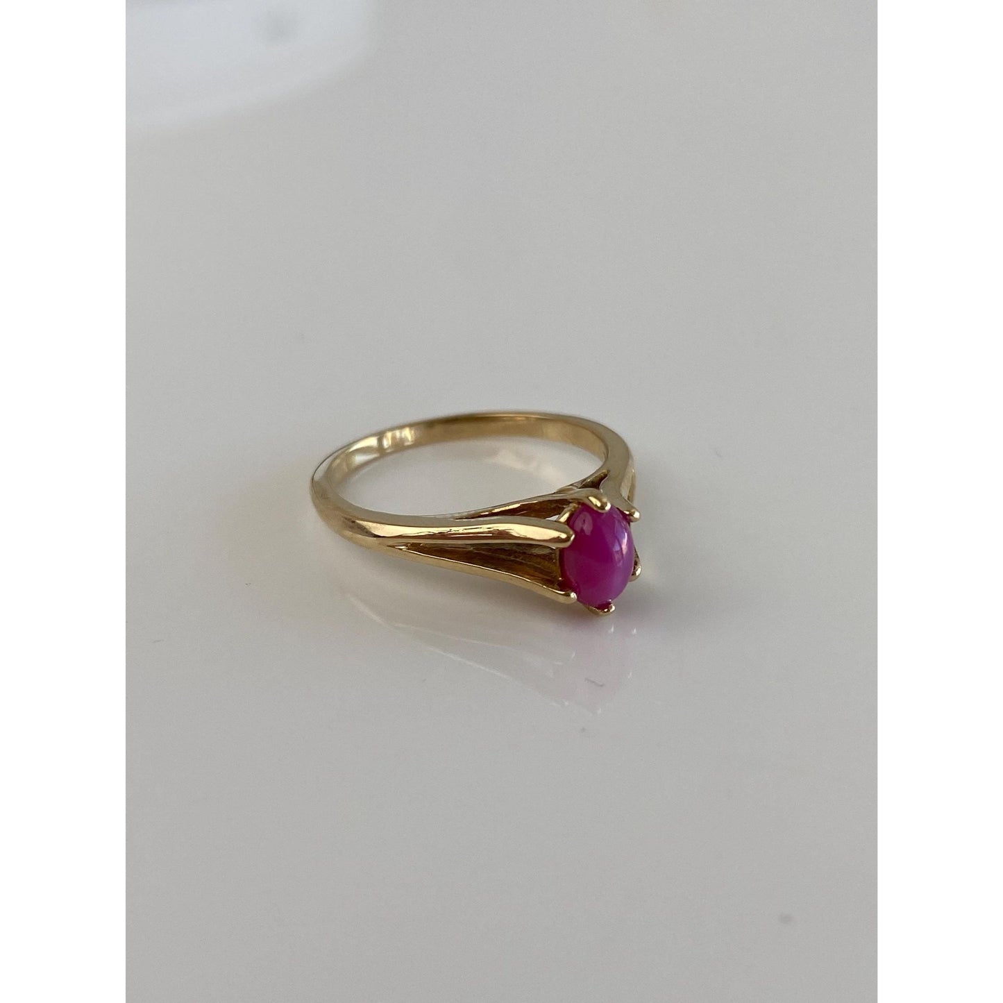 Vintage Solid 14k Yellow Gold Pink Star Sapphire Ring - Size 5.75