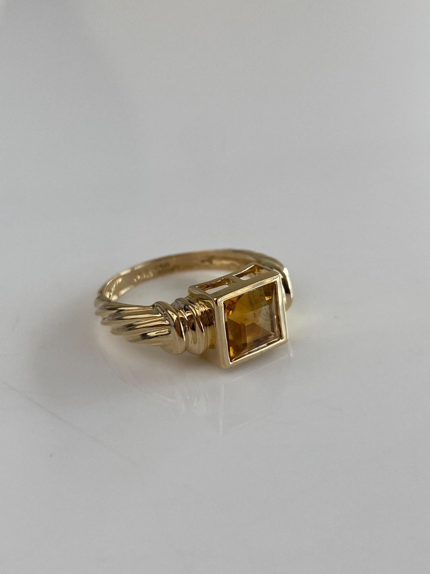 Vintage Solid 14k Yellow Gold Citrine Twist Ring Band - Size 7.5