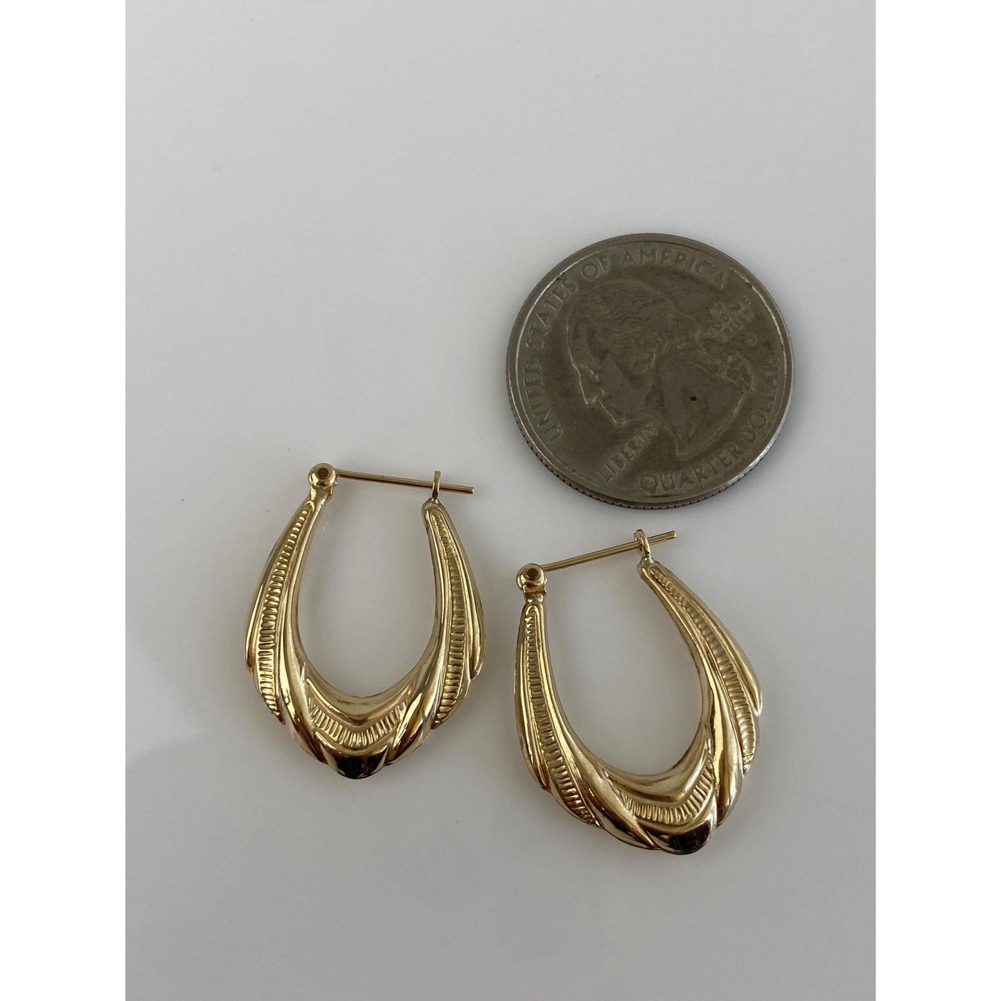 Vintage 14k Yellow Gold Scalloped Pattern Hoop Earrings