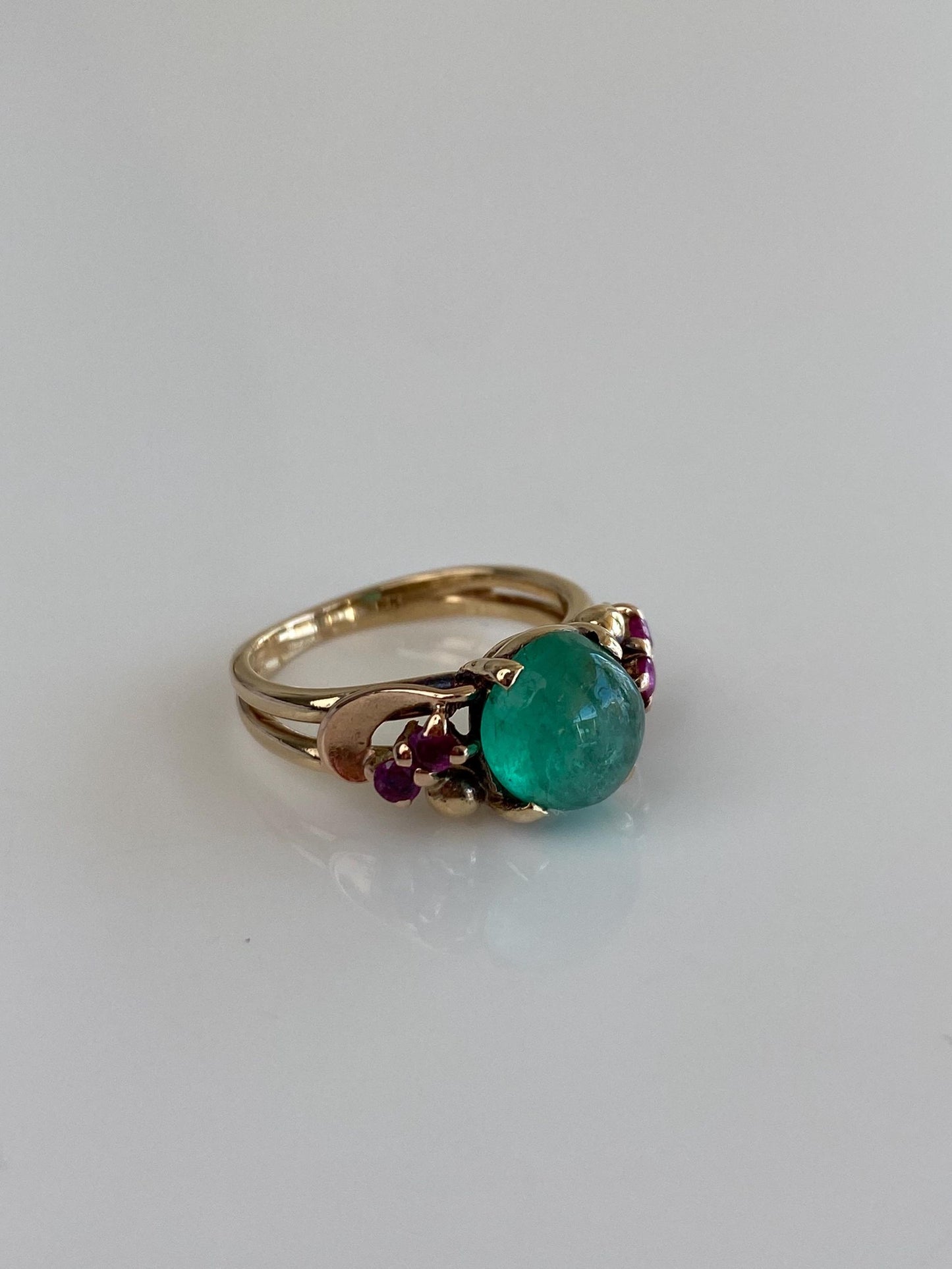 Vintage Solid 14k Yellow Gold Emerald Cabochon Pink Sapphire Ring - Size 4.25