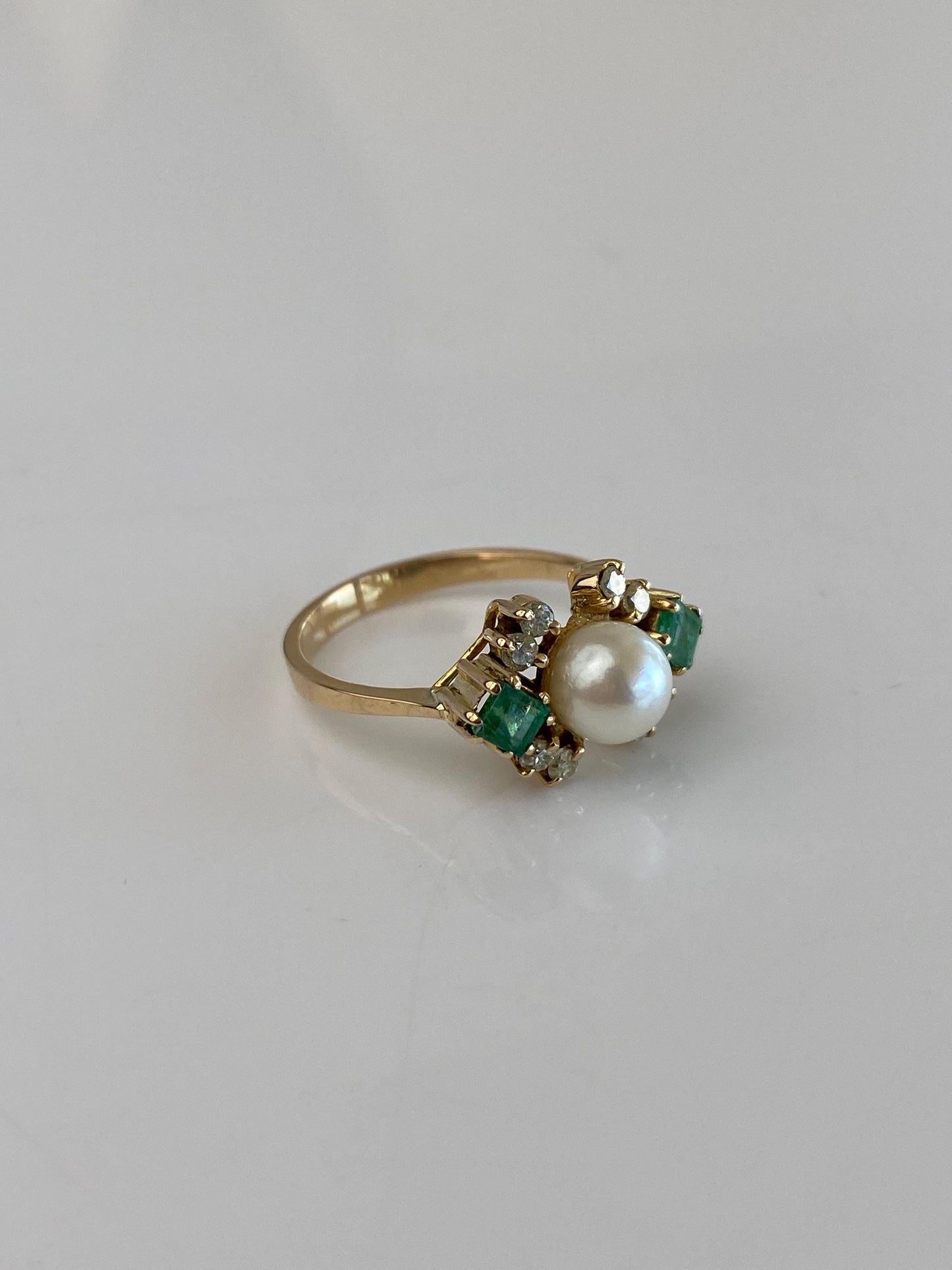 Vintage Solid 14k Yellow Gold Diamond Emerald Pearl Ring - Size 5