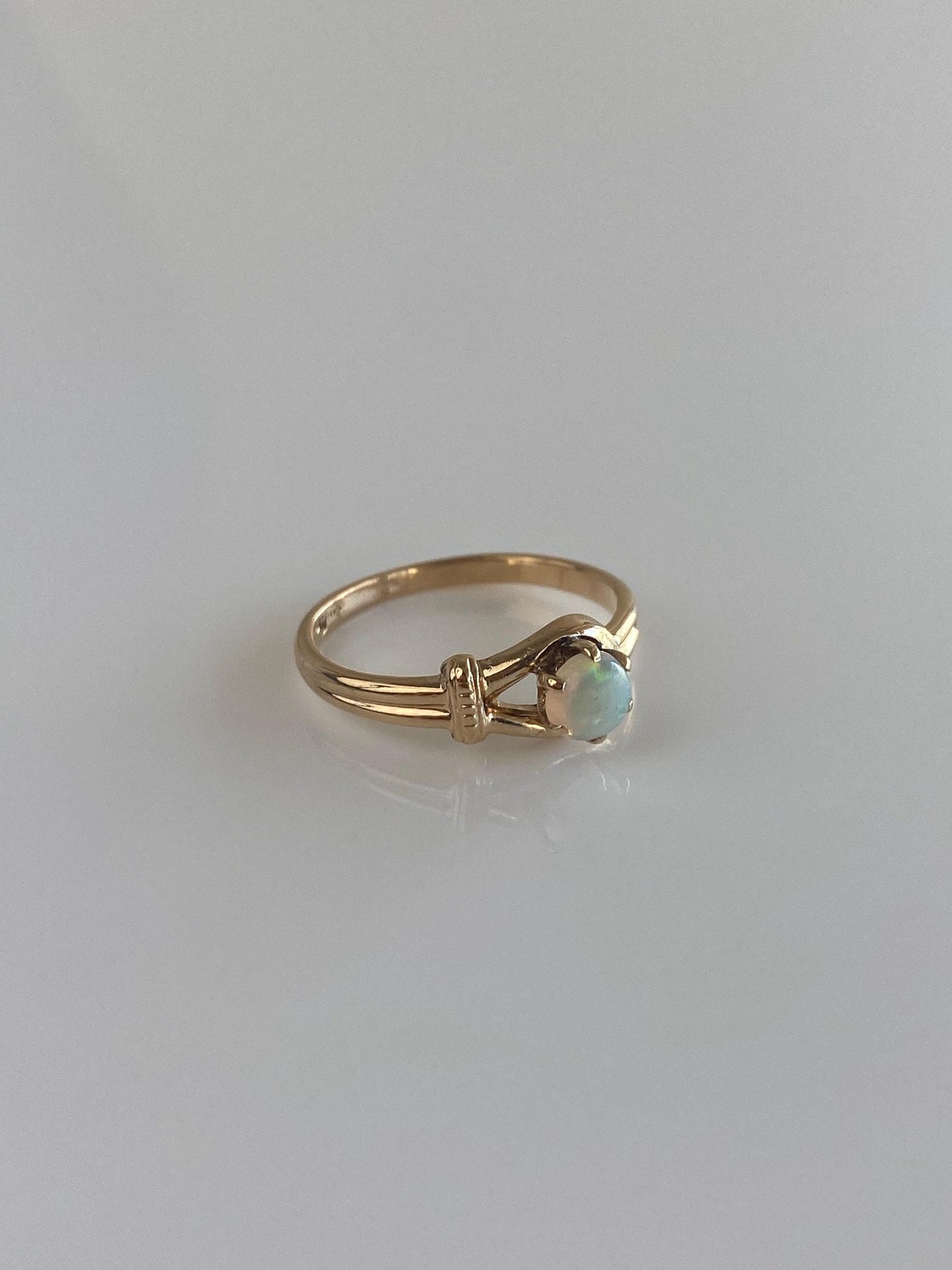 Vintage Solid 14k Yellow Gold Opal Ring - Size 4