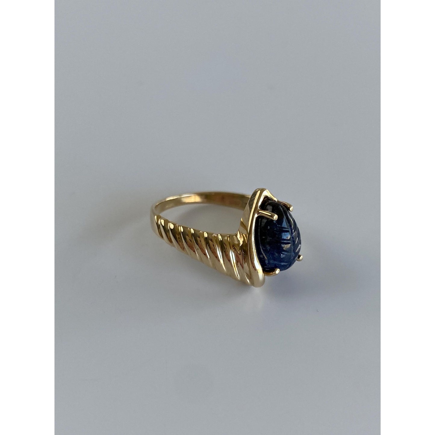 Vintage Solid 10k Yellow Gold Carved Blue Sapphire Ring - Size 7.75