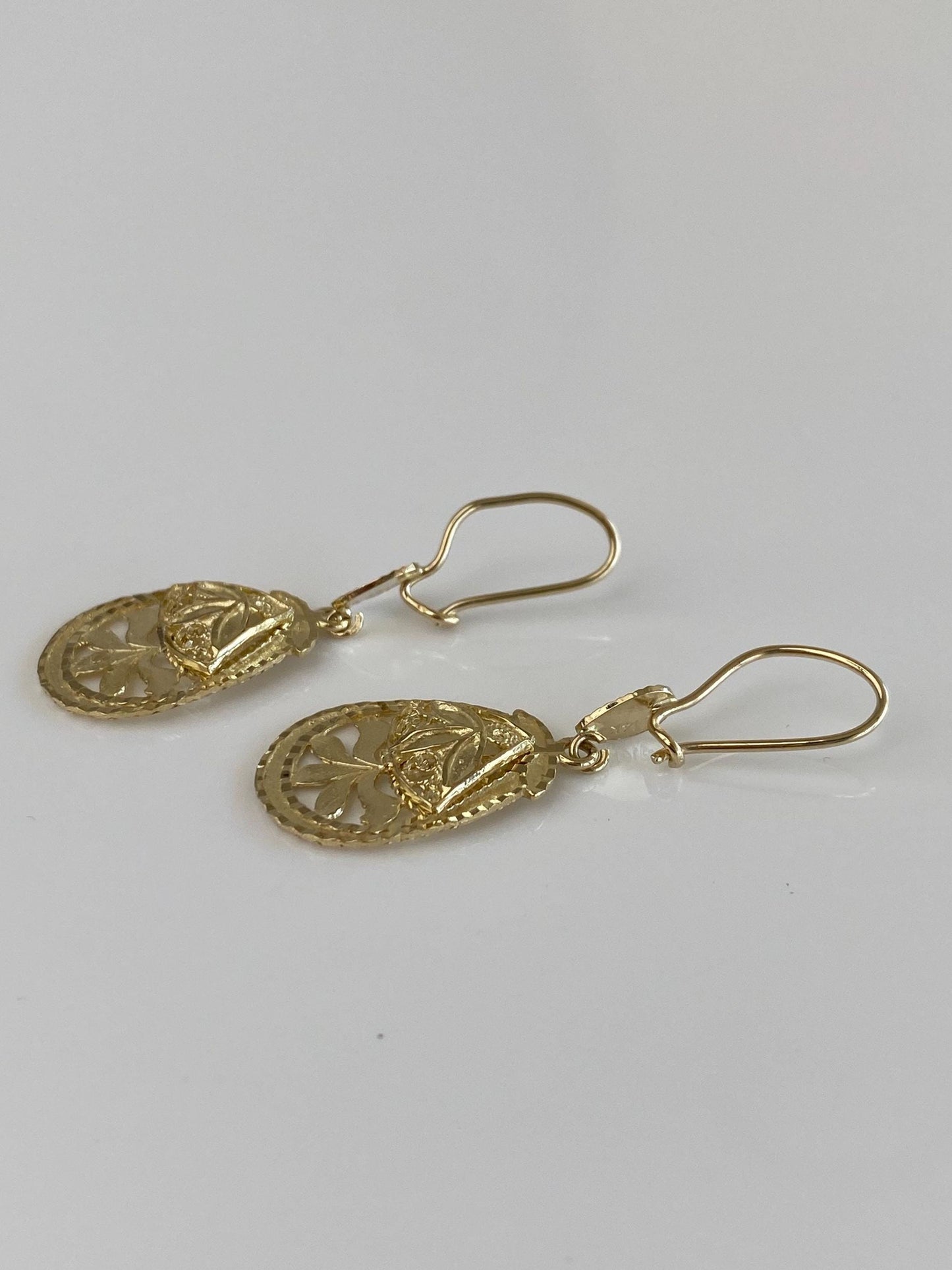 Vintage Solid 14k Yellow Gold Engine Turned Filigree Dangle Earrings