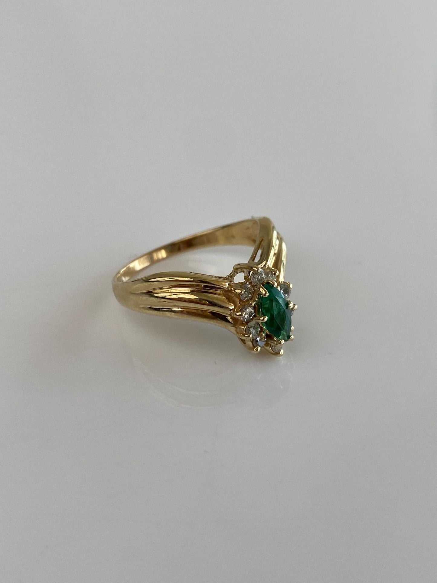 Vintage Solid 14k Yellow Gold Diamond Halo Emerald Designed Chevron Ring - Size 8.25