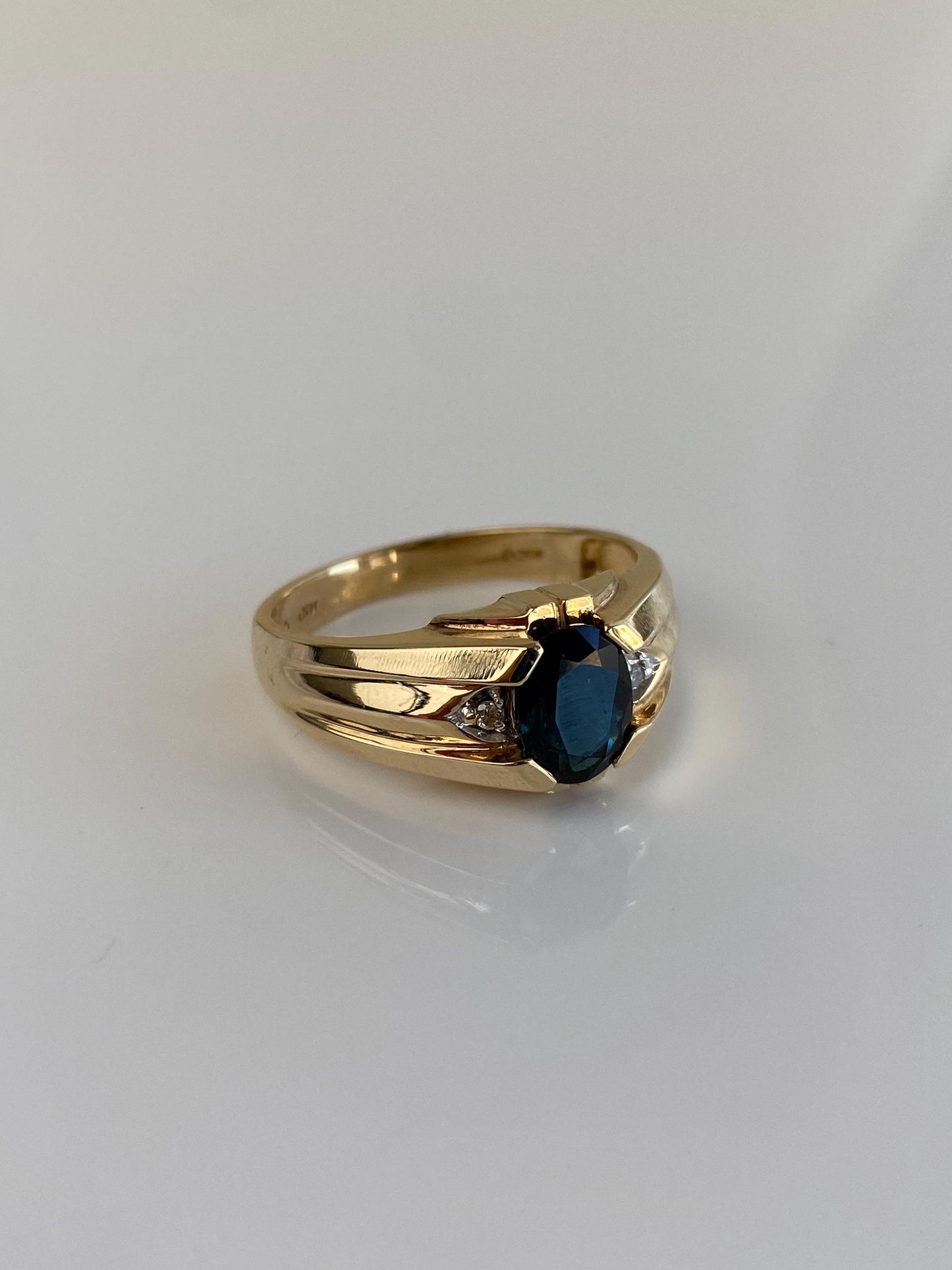Vintage Solid 14k Yellow Gold Diamond Blue Sapphire Ring - Size 9.75