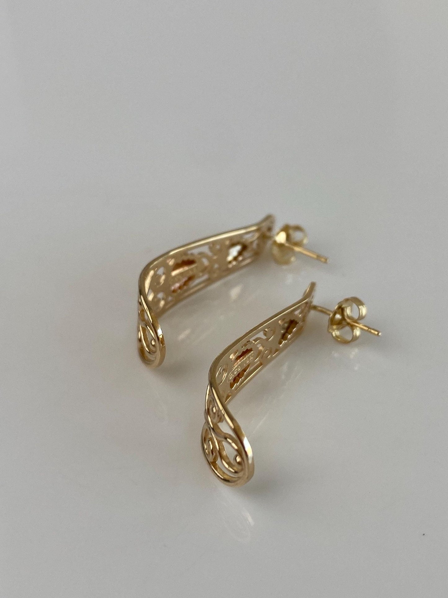 Vintage Solid 10k Black Hills Gold Leaves Drop Earrings
